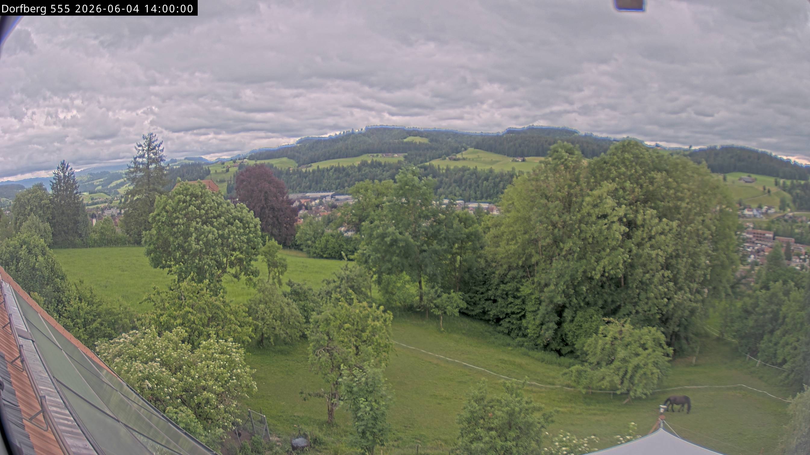 Webcam-Bild: Aussicht vom Dorfberg in Langnau 20260604-140000