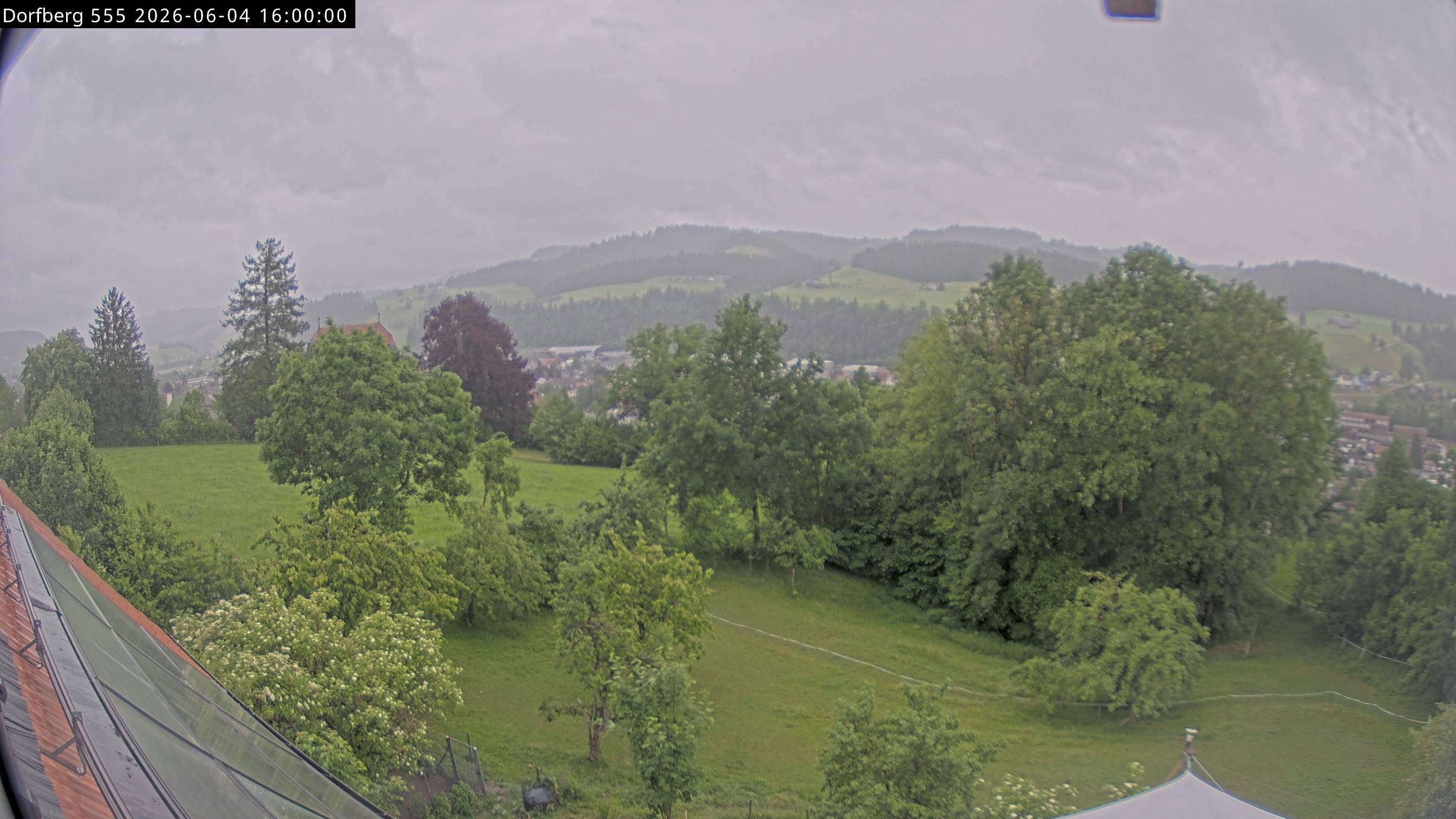 Webcam-Bild: Aussicht vom Dorfberg in Langnau 20260604-160000