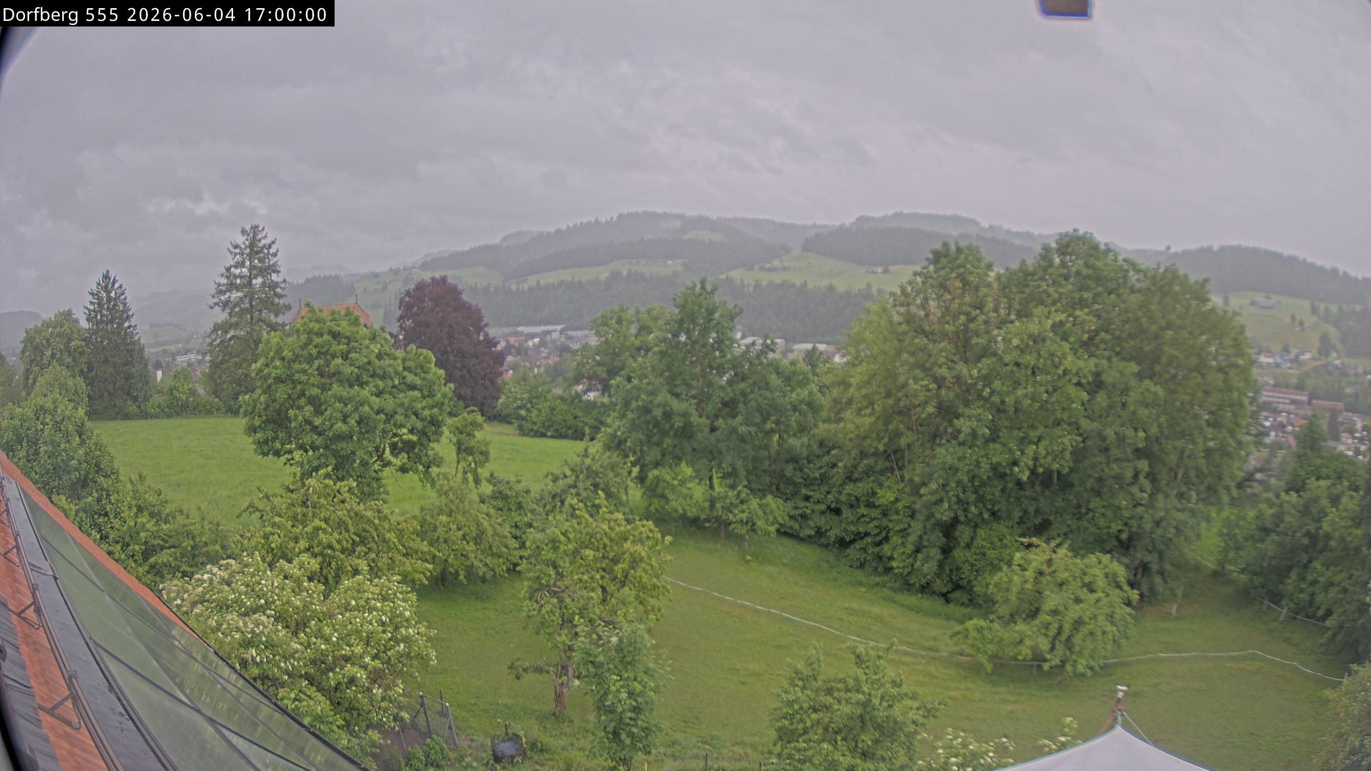 Webcam-Bild: Aussicht vom Dorfberg in Langnau 20260604-170000