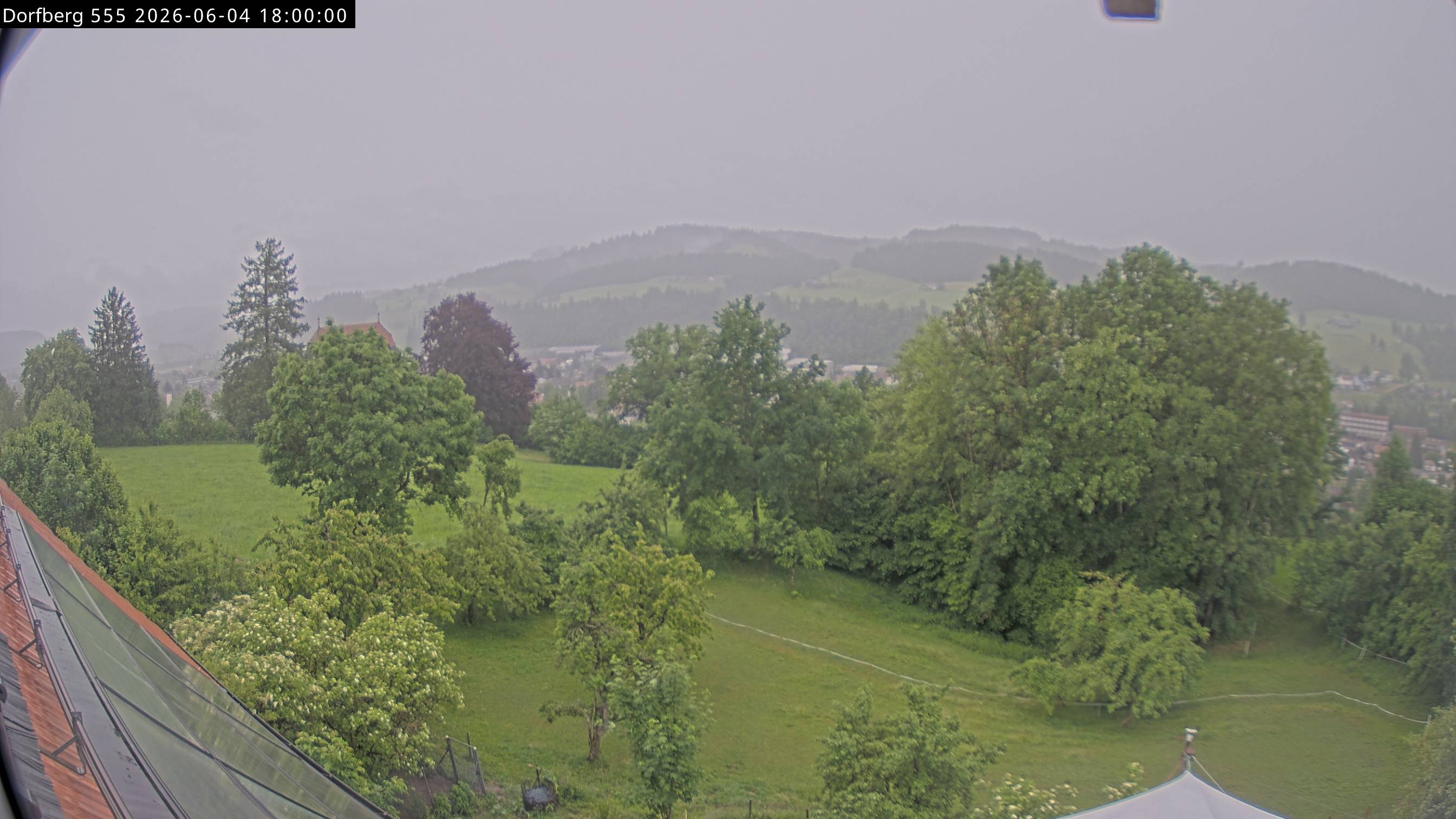 Webcam-Bild: Aussicht vom Dorfberg in Langnau 20260604-180000