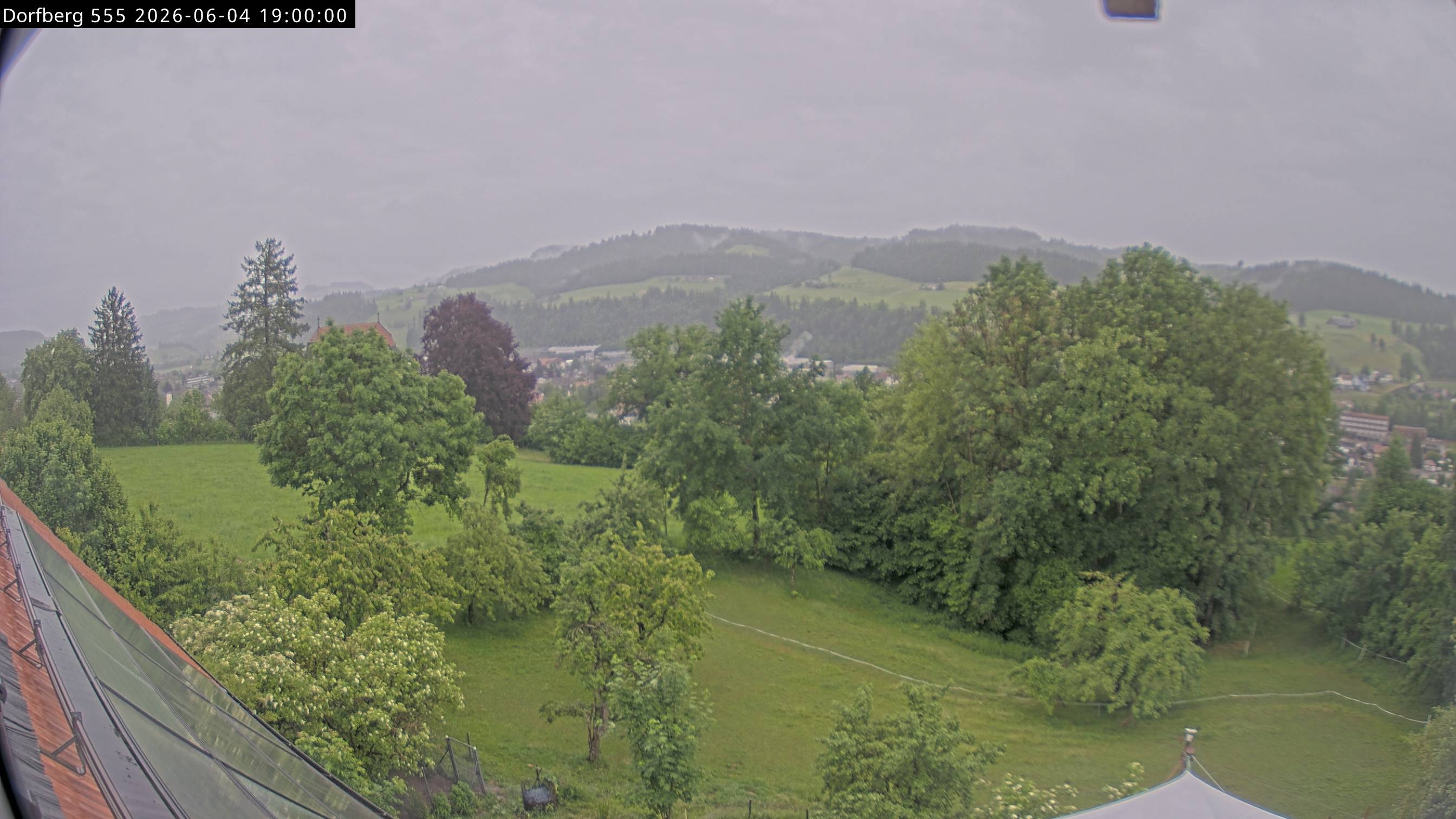 Webcam-Bild: Aussicht vom Dorfberg in Langnau 20260604-190000