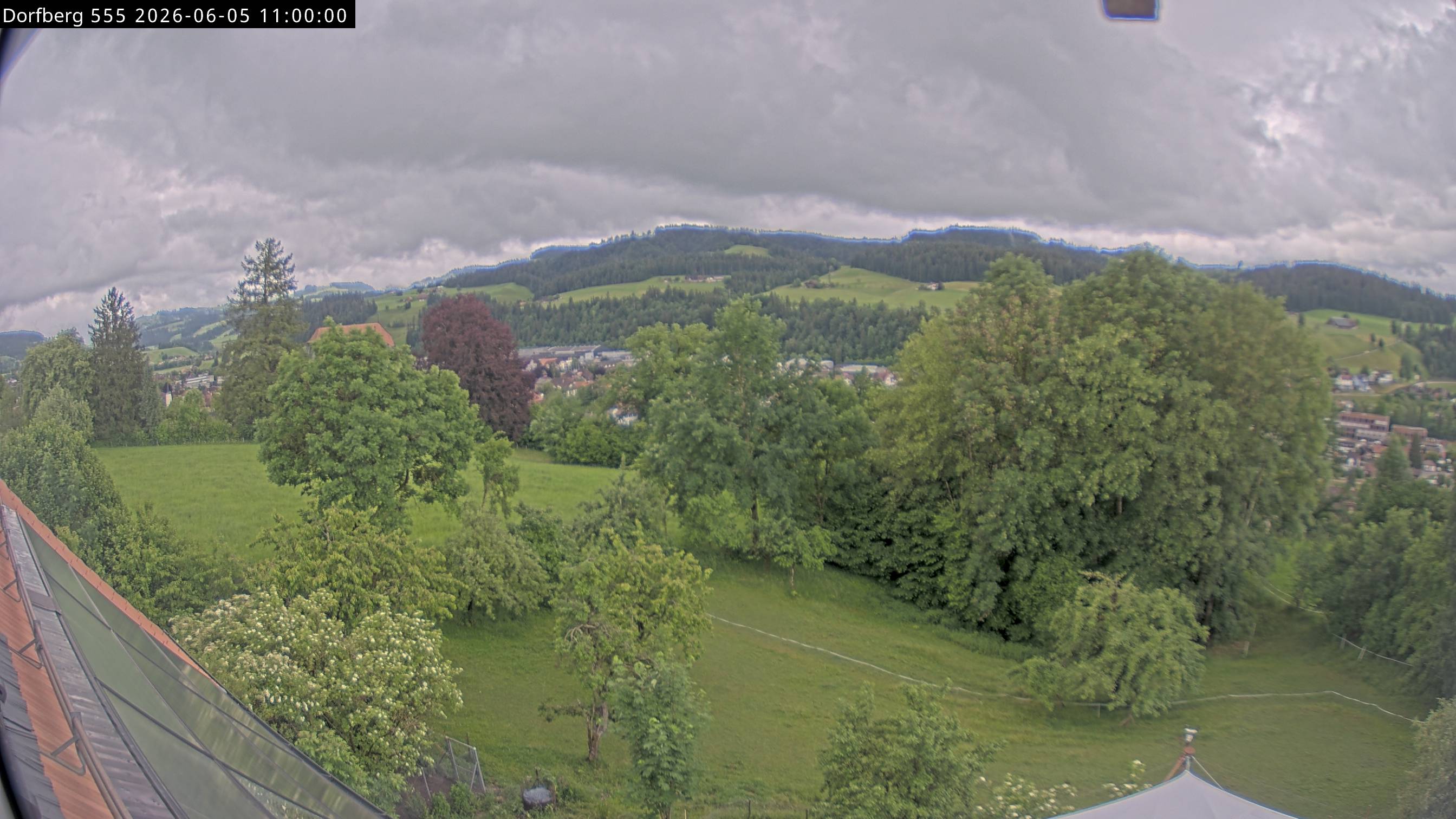 Webcam-Bild: Aussicht vom Dorfberg in Langnau 20260605-110000