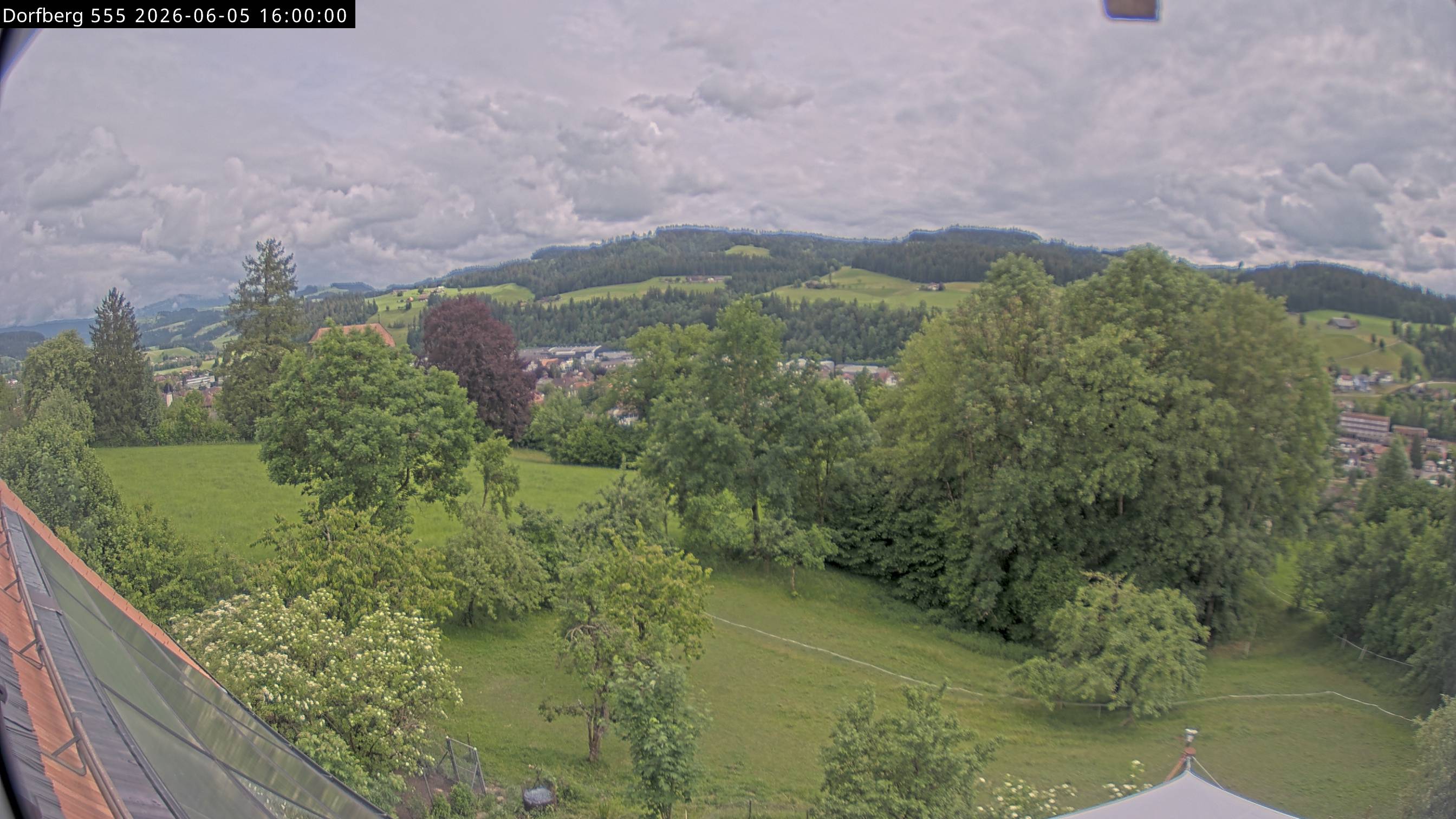 Webcam-Bild: Aussicht vom Dorfberg in Langnau 20260605-160000