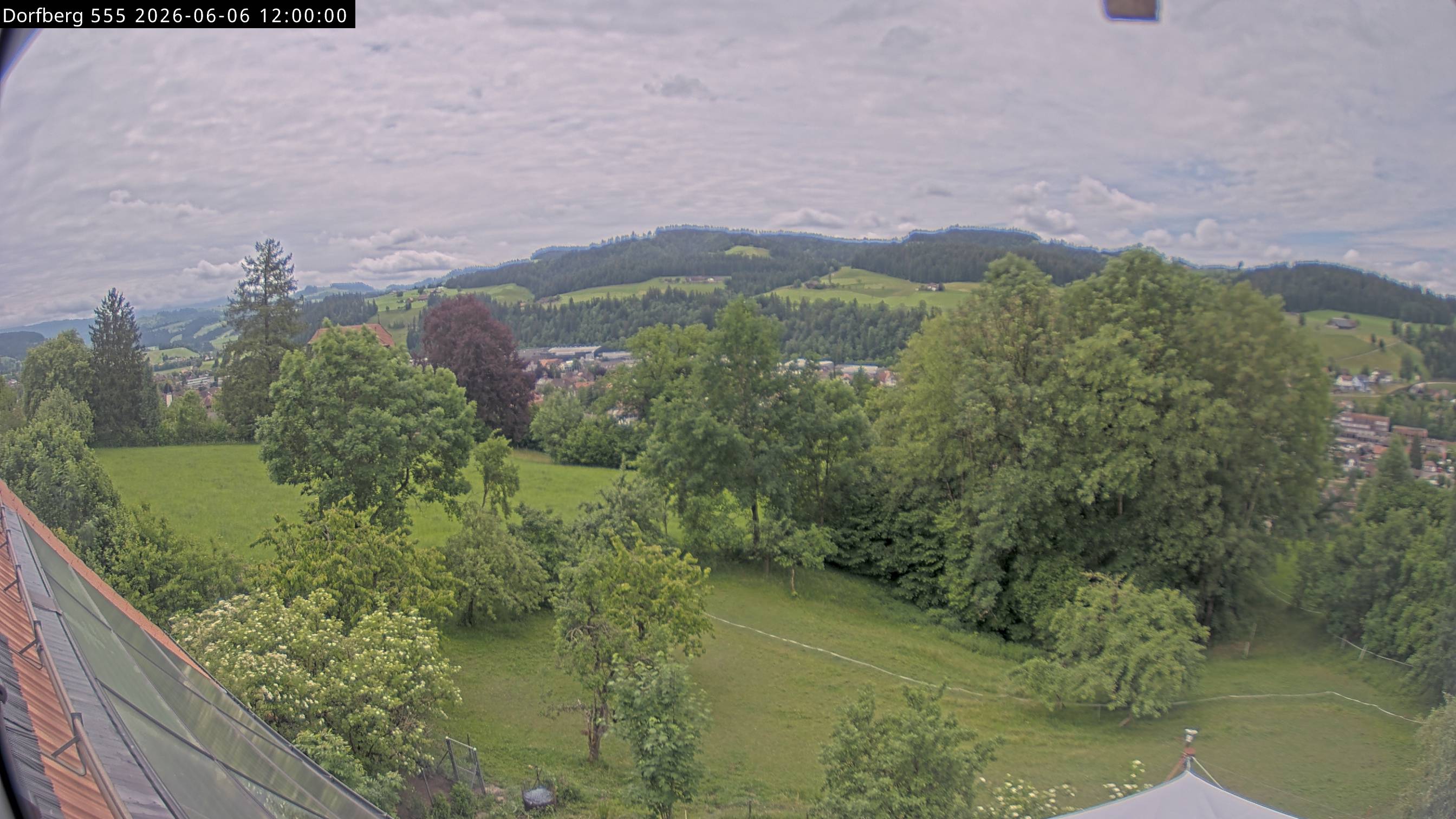 Webcam-Bild: Aussicht vom Dorfberg in Langnau 20260606-120000