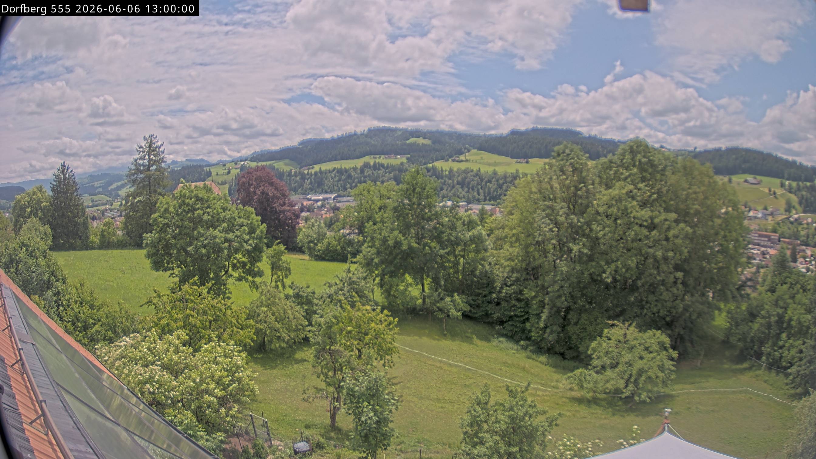Webcam-Bild: Aussicht vom Dorfberg in Langnau 20260606-130000