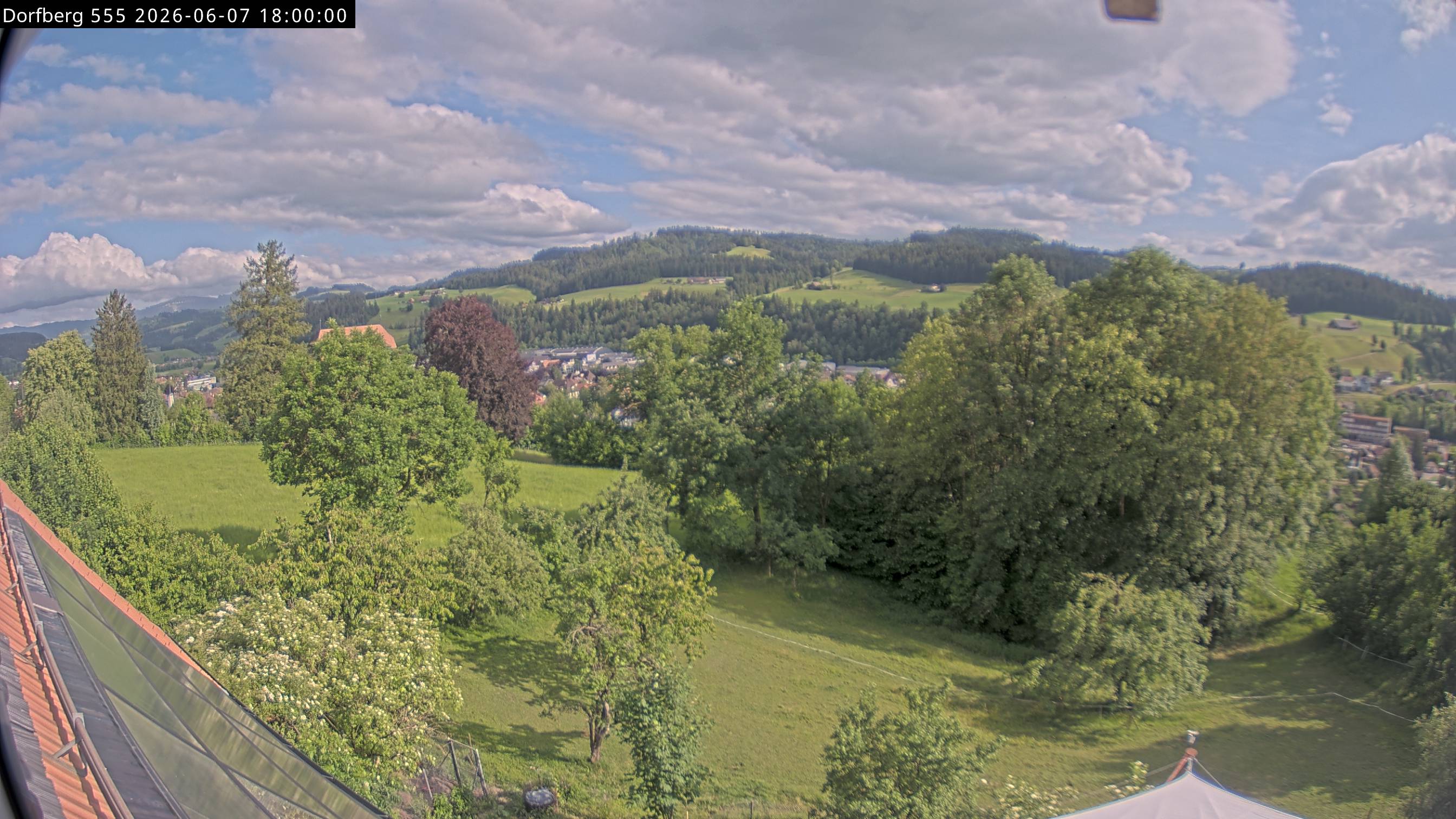 Webcam-Bild: Aussicht vom Dorfberg in Langnau 20260607-180000