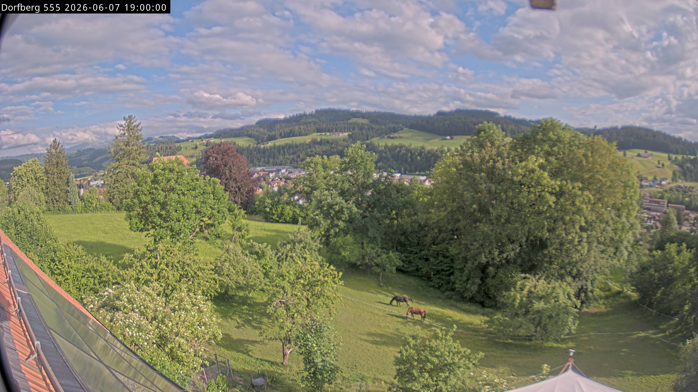 Webcam-Bild: Aussicht vom Dorfberg in Langnau 20260607-190000