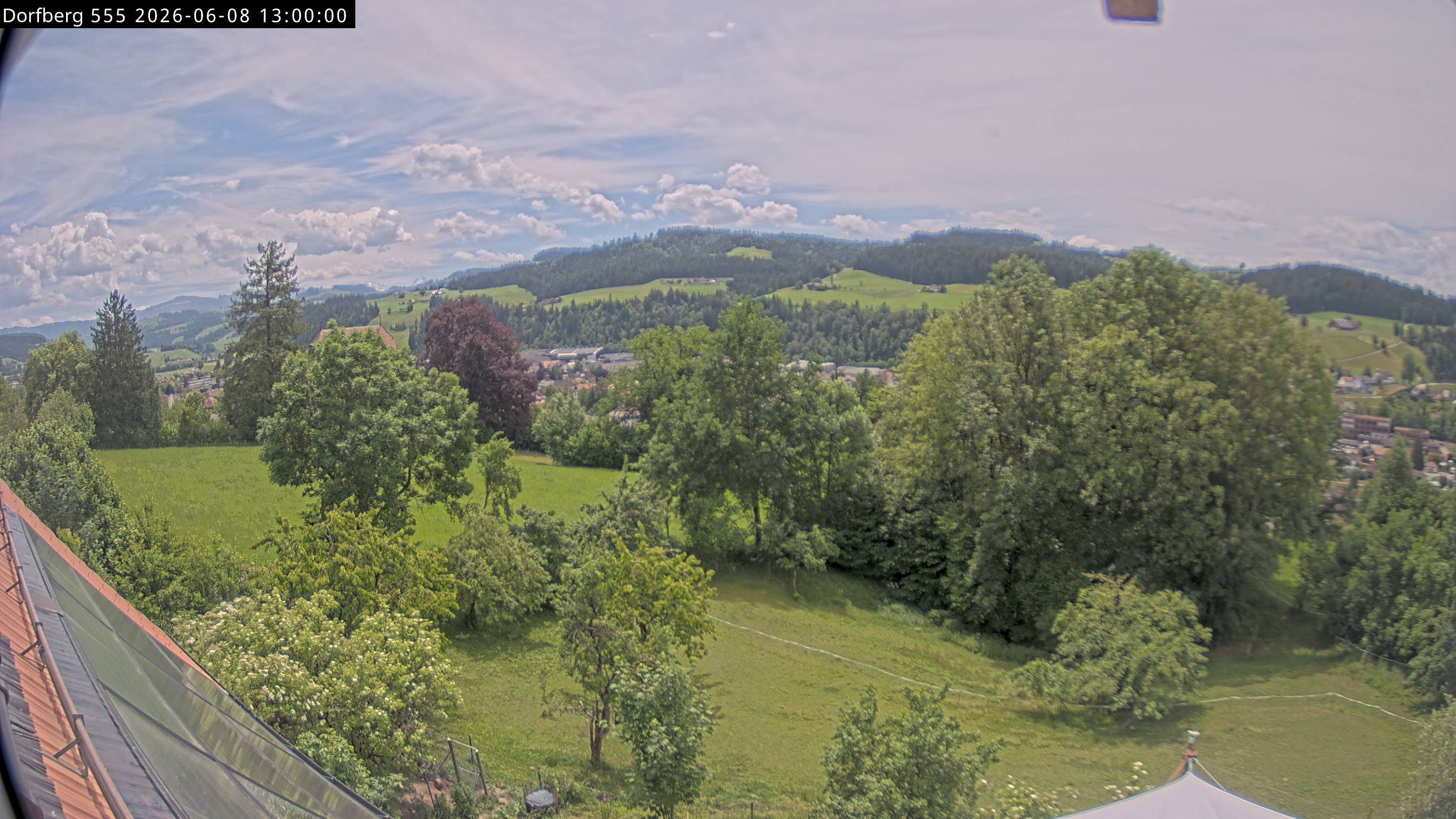 Webcam-Bild: Aussicht vom Dorfberg in Langnau 20260608-130000