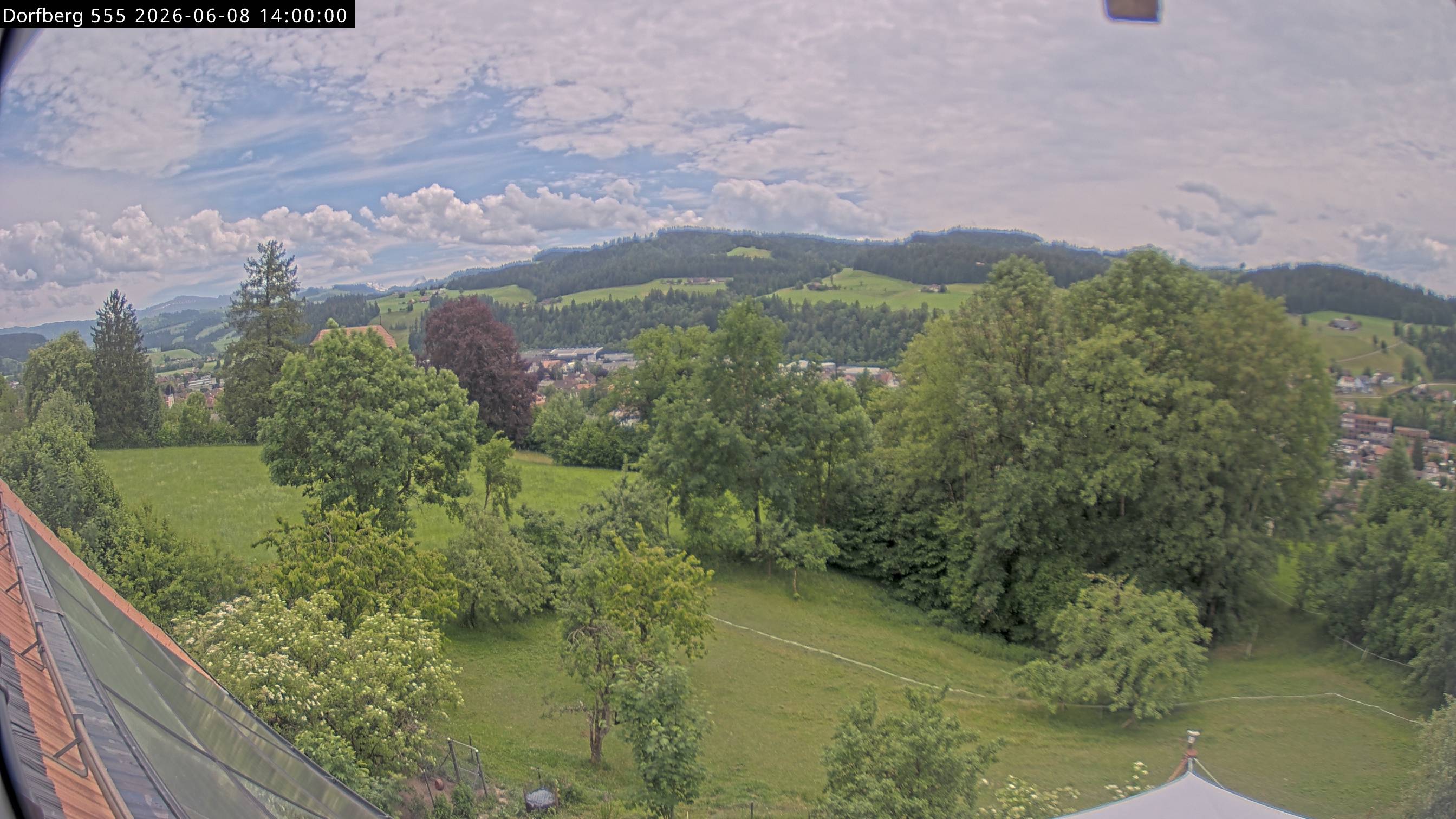 Webcam-Bild: Aussicht vom Dorfberg in Langnau 20260608-140000