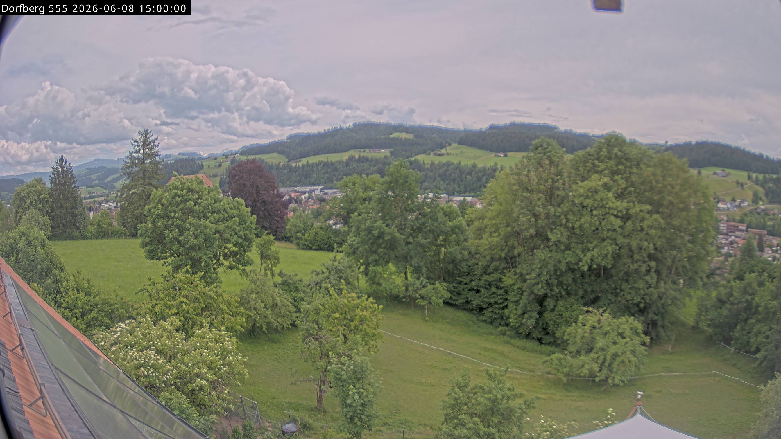 Webcam-Bild: Aussicht vom Dorfberg in Langnau 20260608-150000