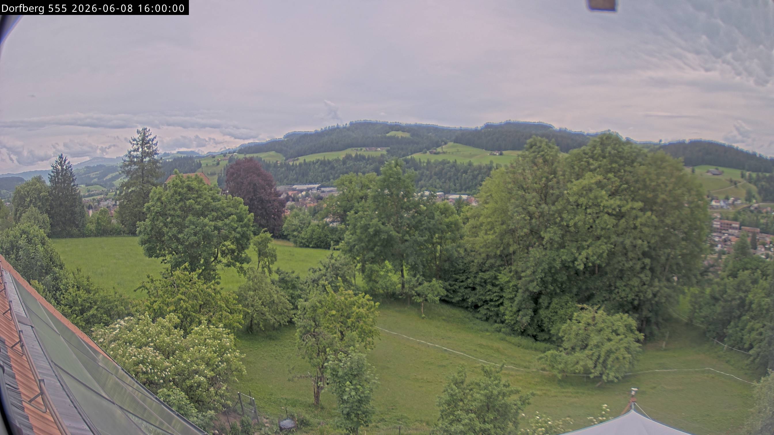 Webcam-Bild: Aussicht vom Dorfberg in Langnau 20260608-160000