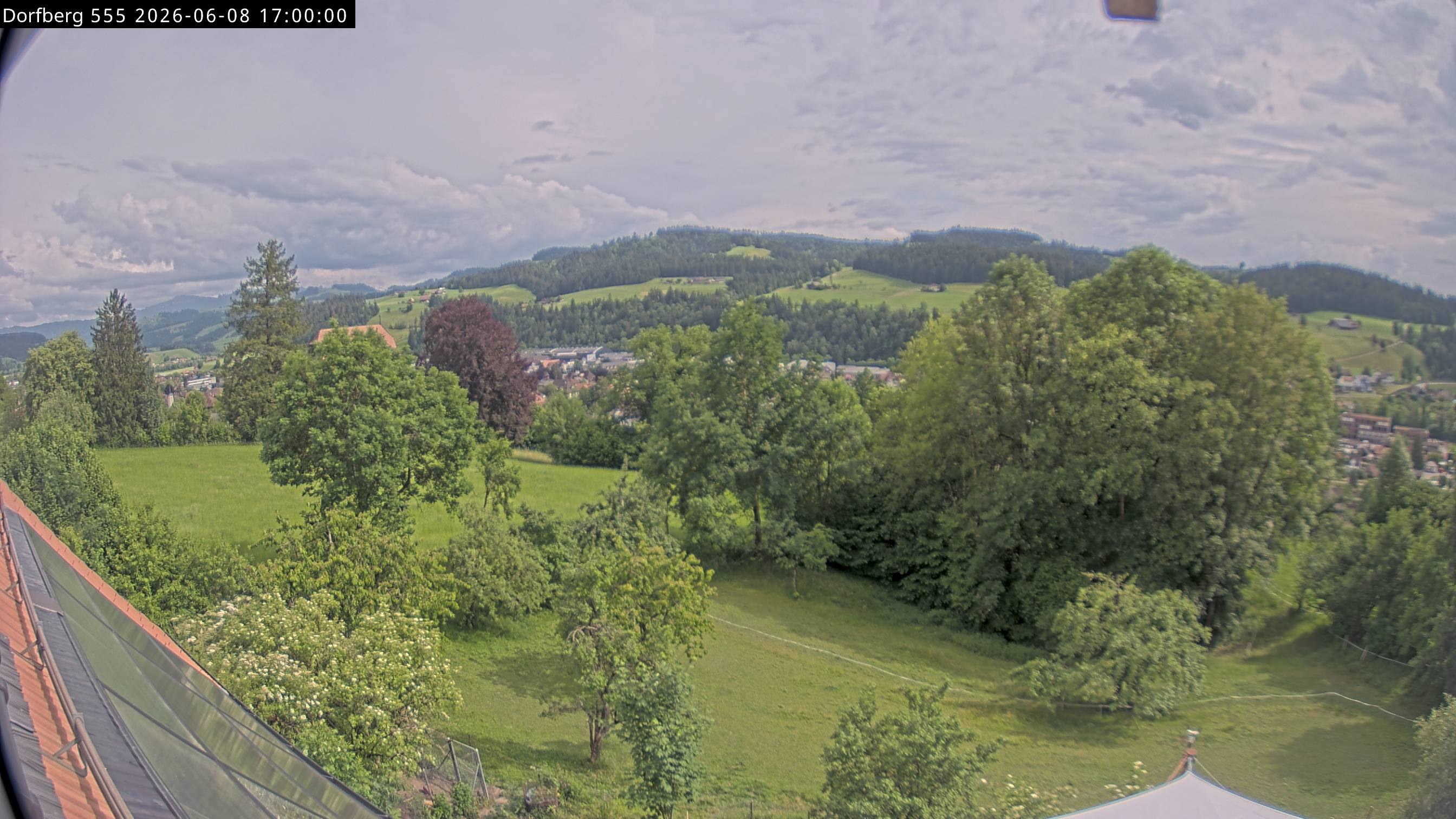 Webcam-Bild: Aussicht vom Dorfberg in Langnau 20260608-170000