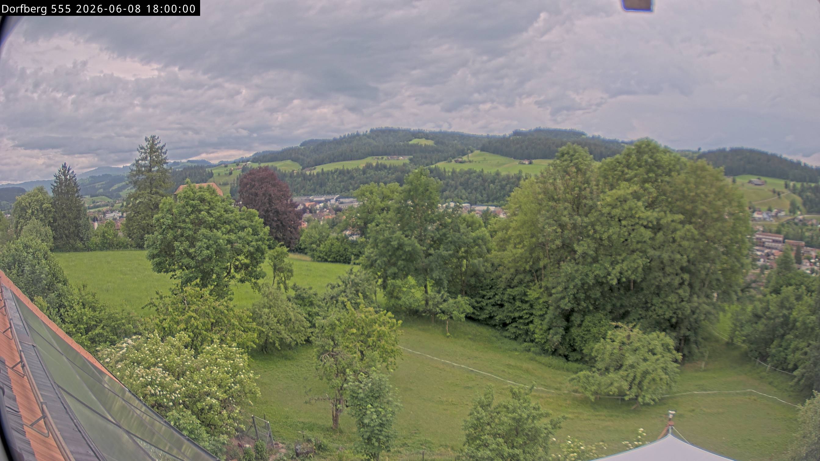 Webcam-Bild: Aussicht vom Dorfberg in Langnau 20260608-180000