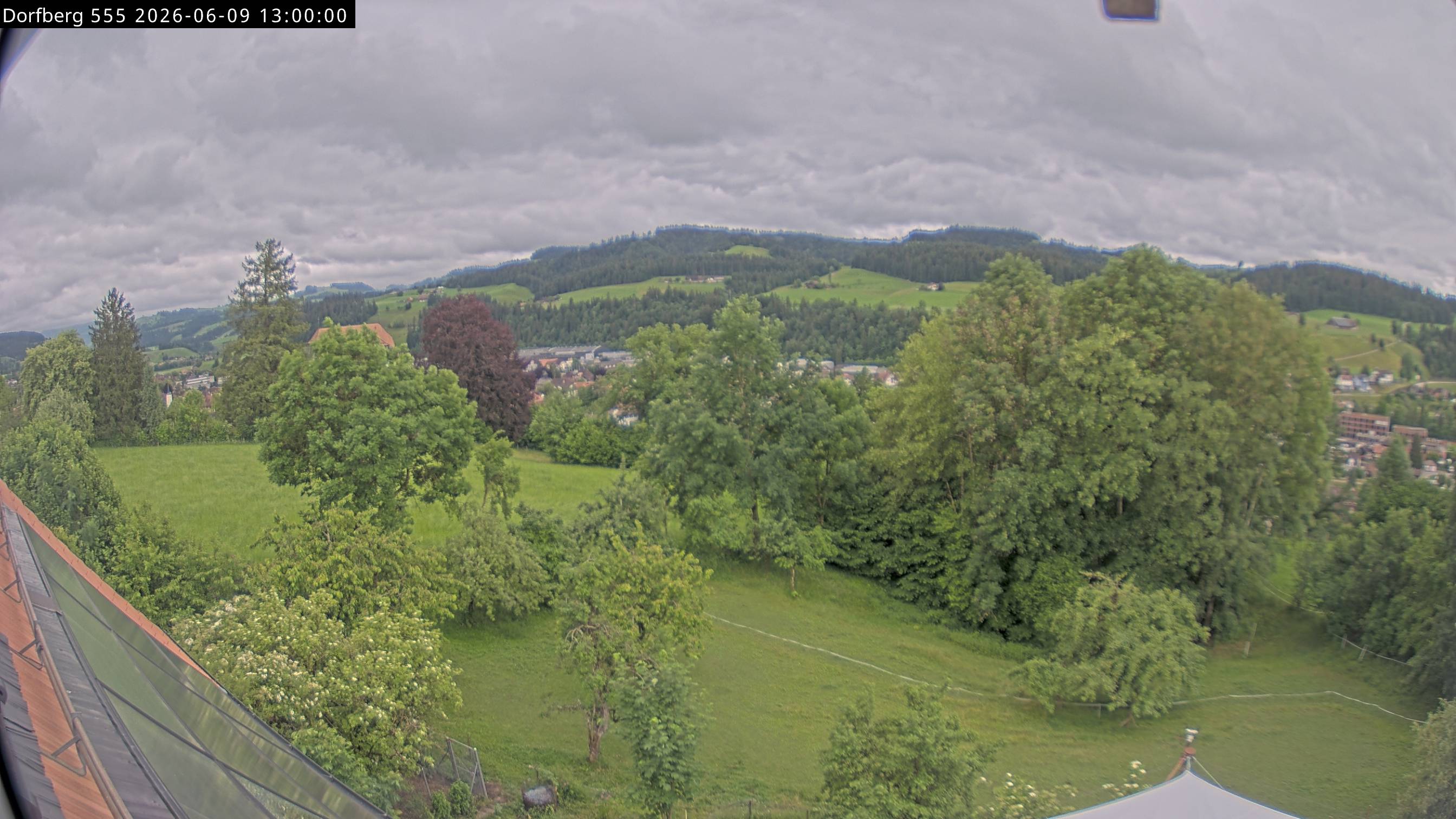 Webcam-Bild: Aussicht vom Dorfberg in Langnau 20260609-130000