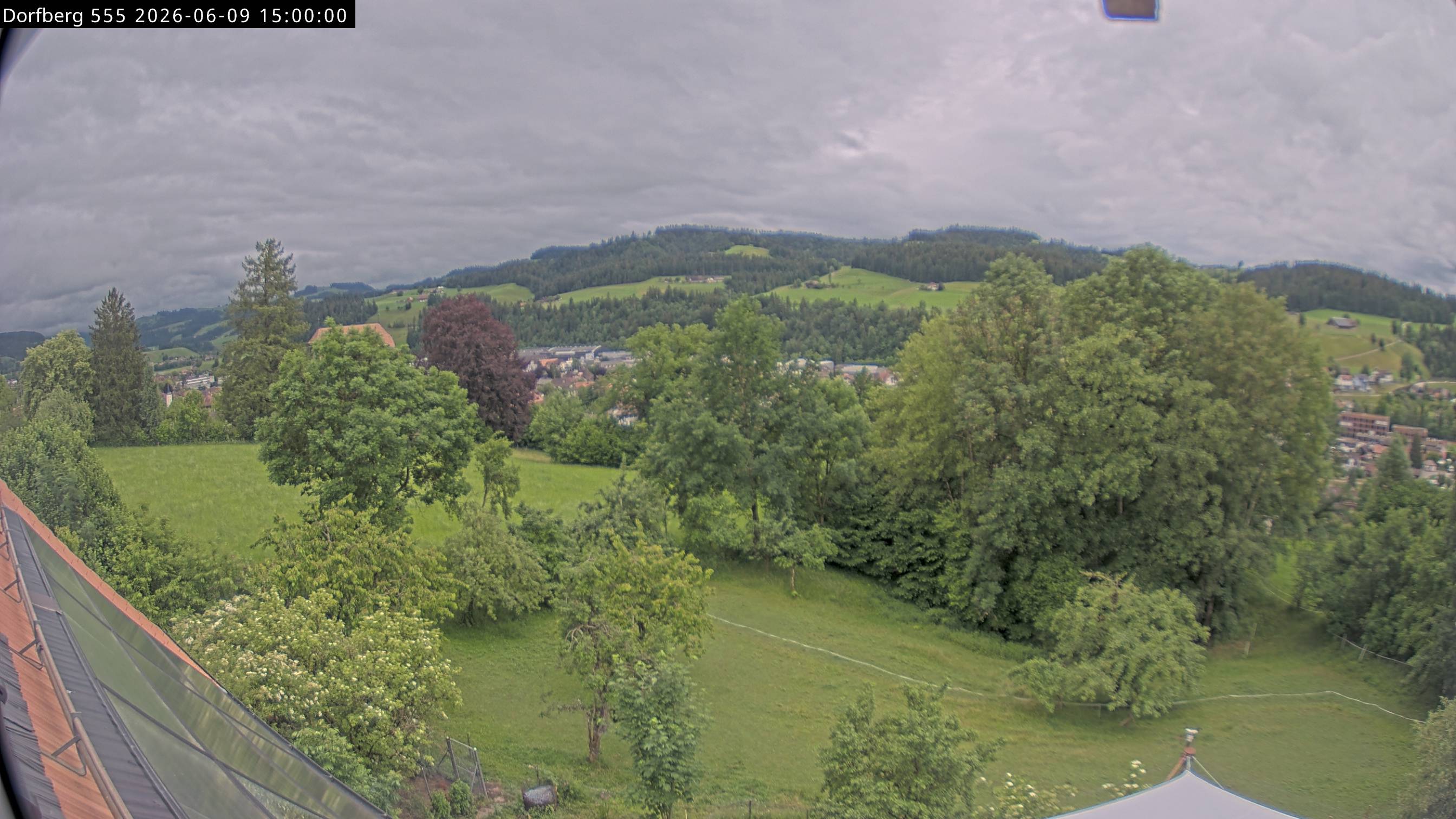 Webcam-Bild: Aussicht vom Dorfberg in Langnau 20260609-150000