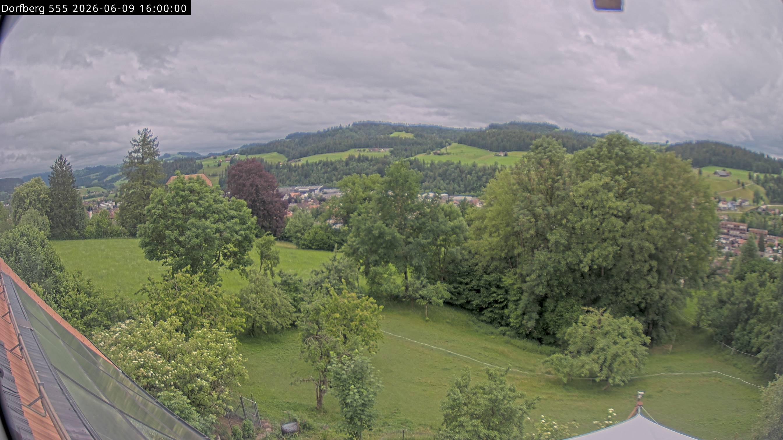 Webcam-Bild: Aussicht vom Dorfberg in Langnau 20260609-160000