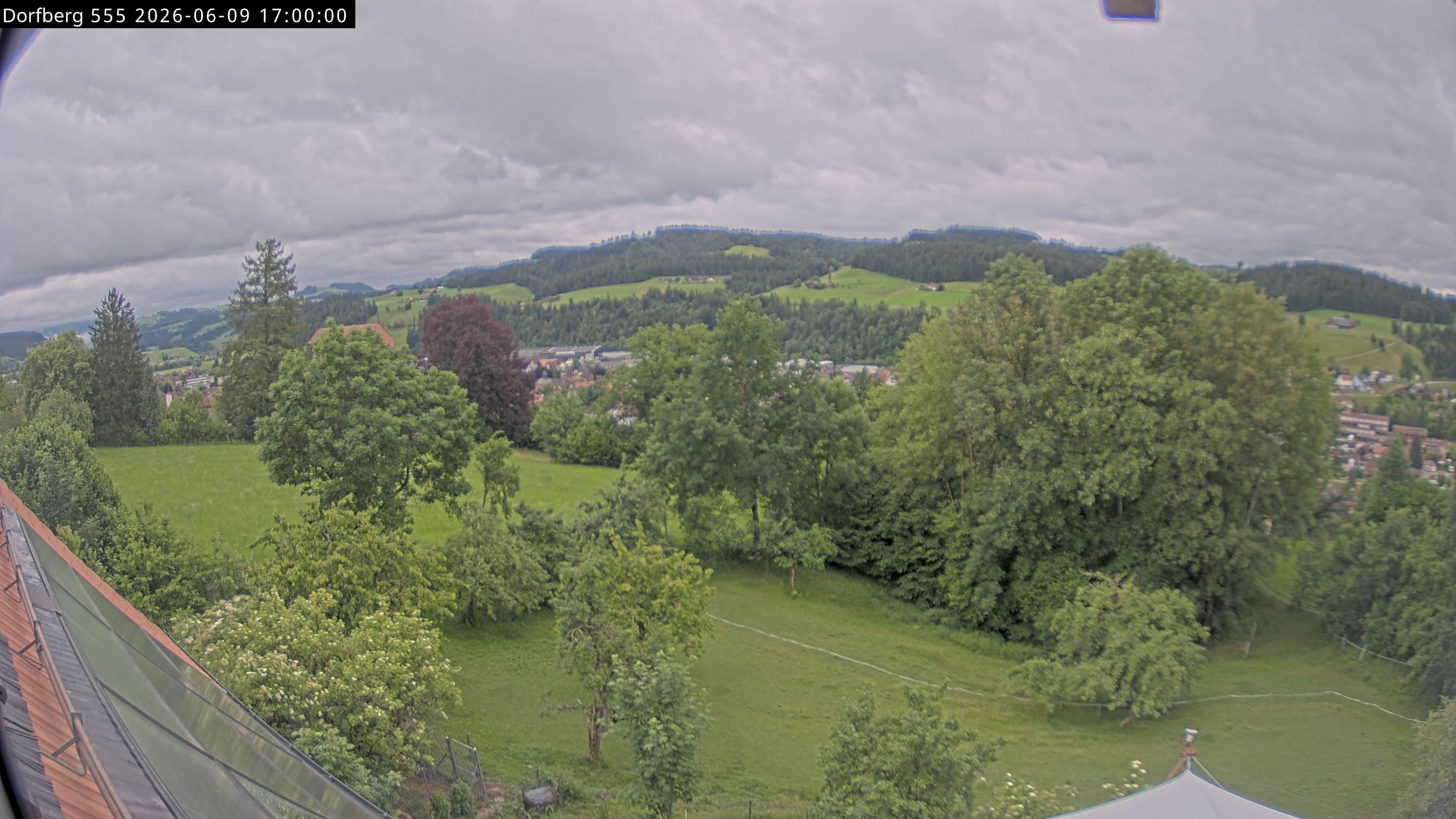 Webcam-Bild: Aussicht vom Dorfberg in Langnau 20260609-170000