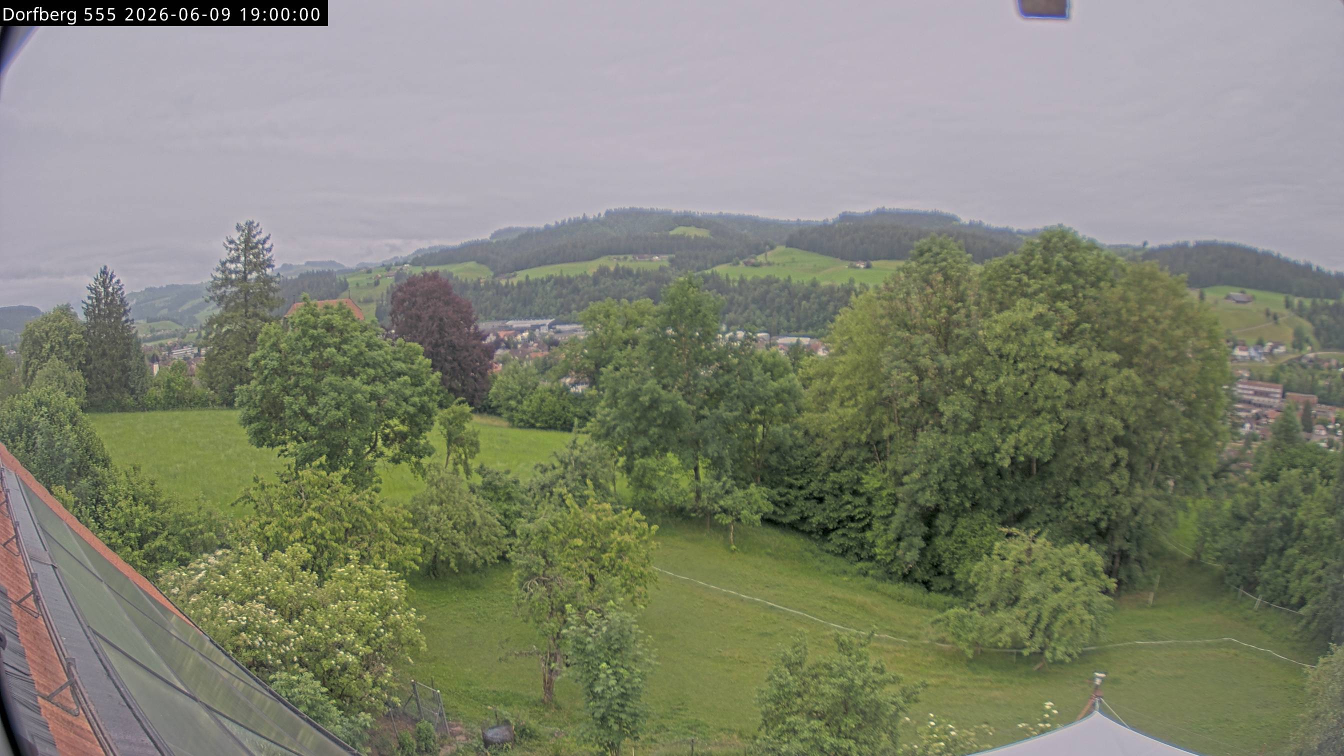 Webcam-Bild: Aussicht vom Dorfberg in Langnau 20260609-190000