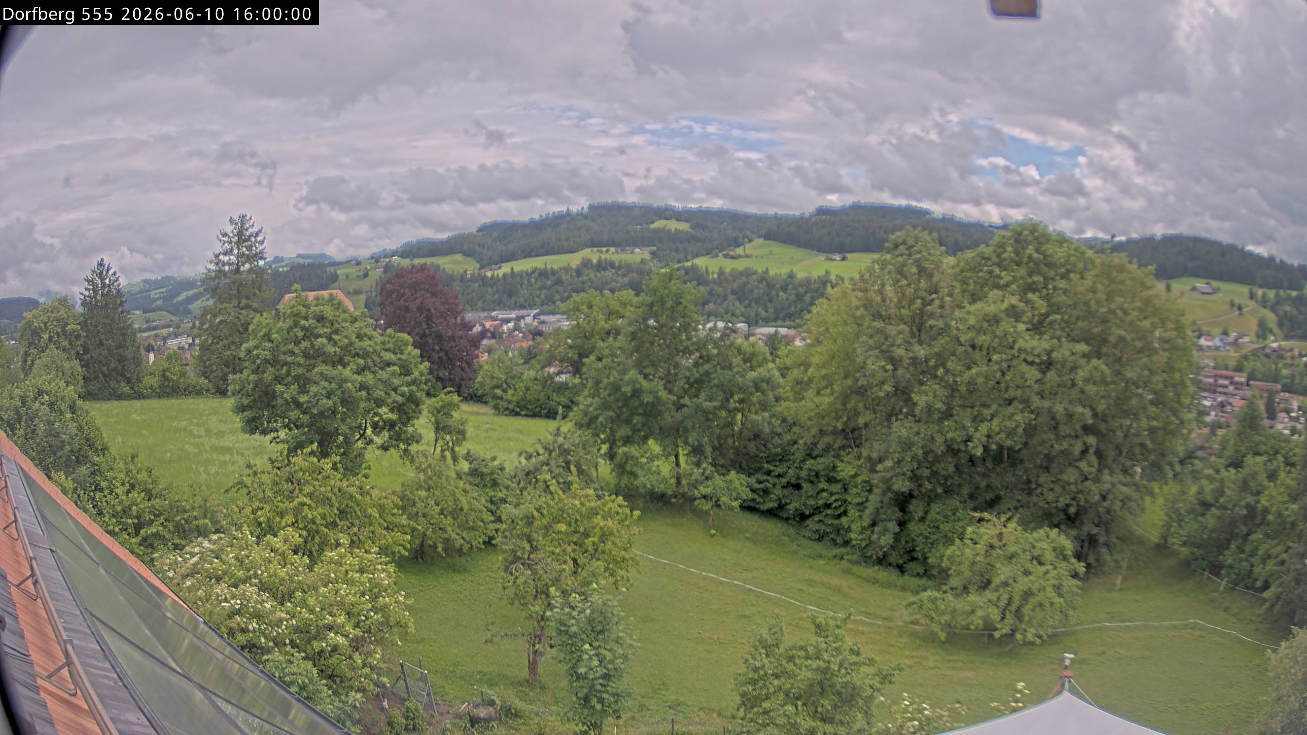 Webcam-Bild: Aussicht vom Dorfberg in Langnau 20260610-160000