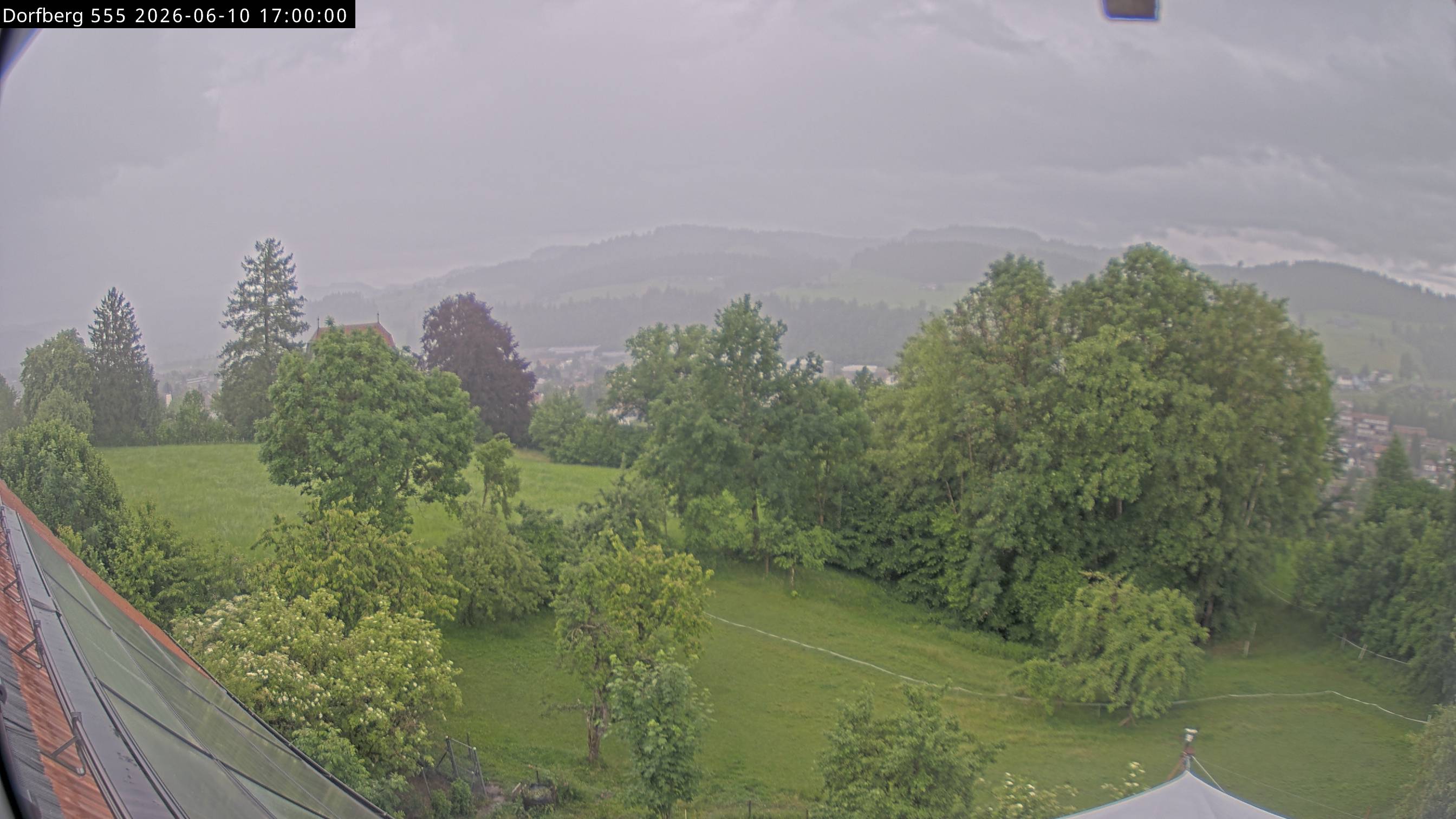 Webcam-Bild: Aussicht vom Dorfberg in Langnau 20260610-170000