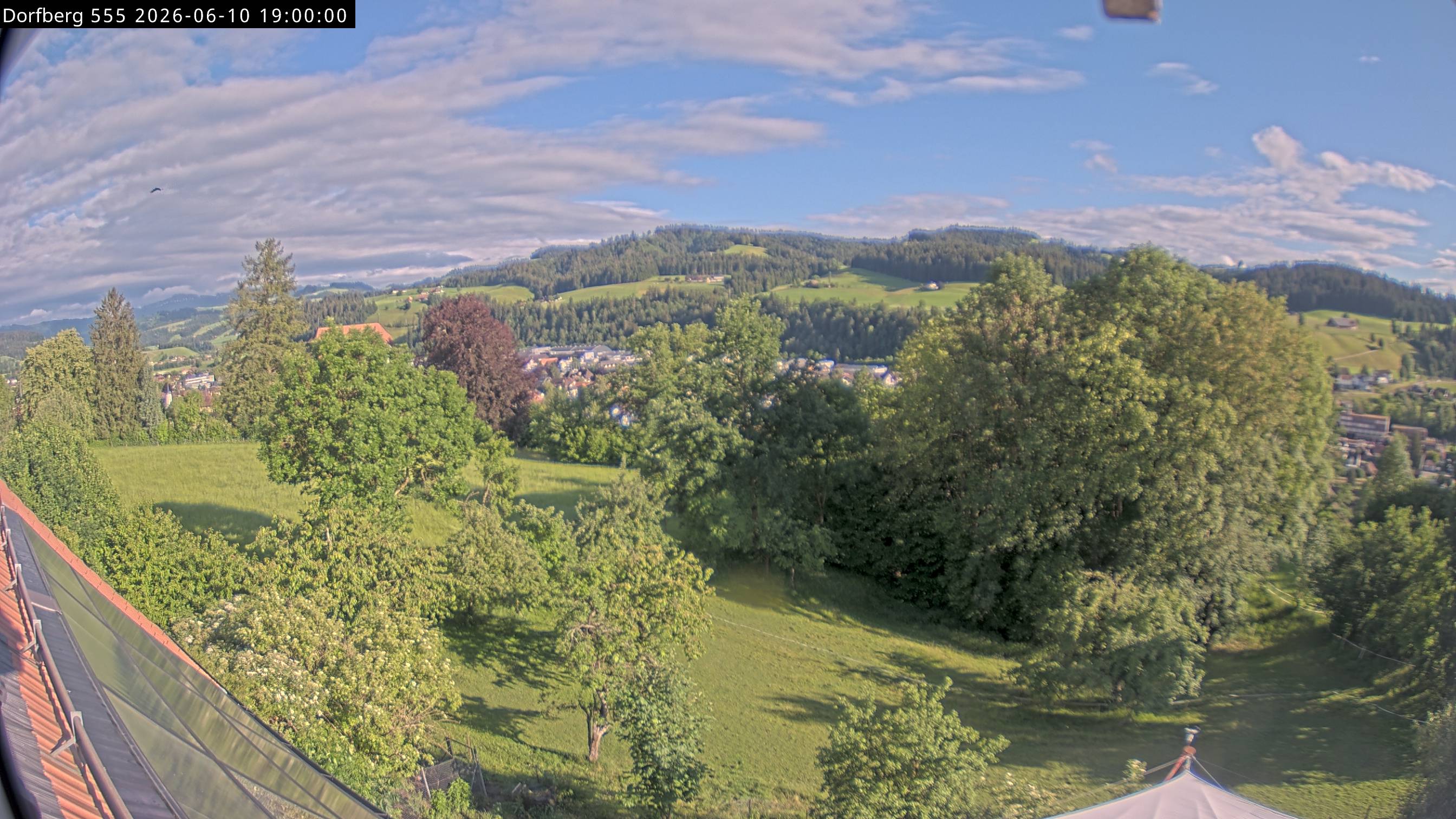 Webcam-Bild: Aussicht vom Dorfberg in Langnau 20260610-190000