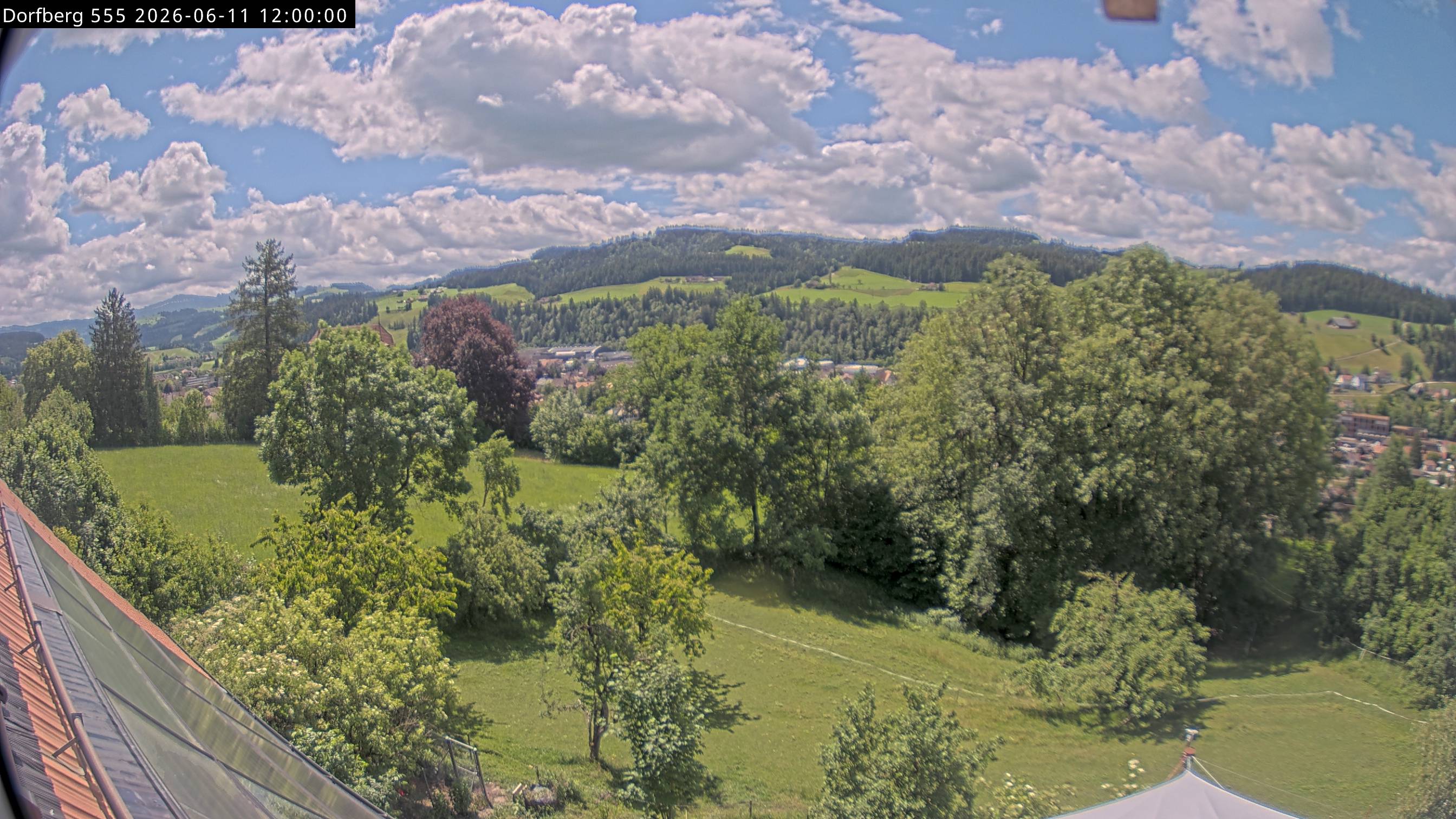 Webcam-Bild: Aussicht vom Dorfberg in Langnau 20260611-120000