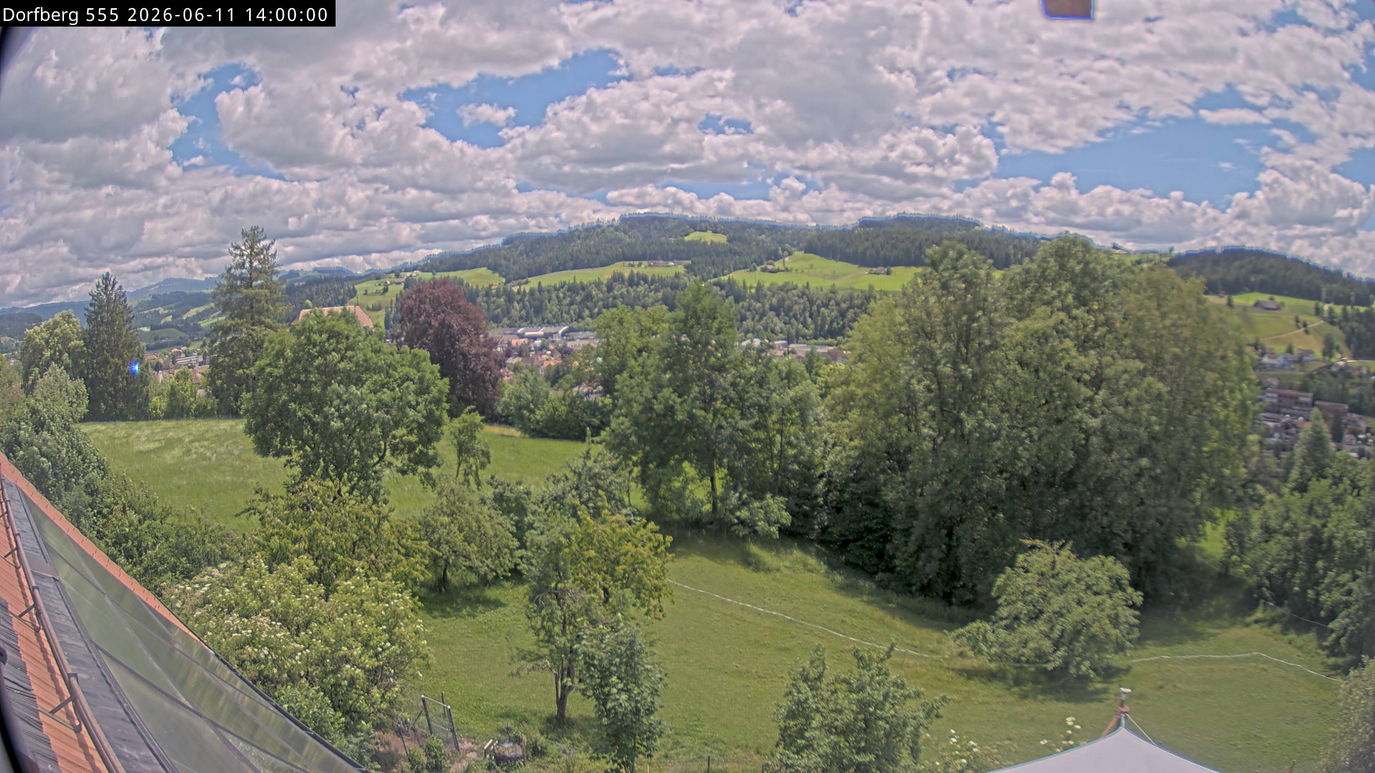 Webcam-Bild: Aussicht vom Dorfberg in Langnau 20260611-140000