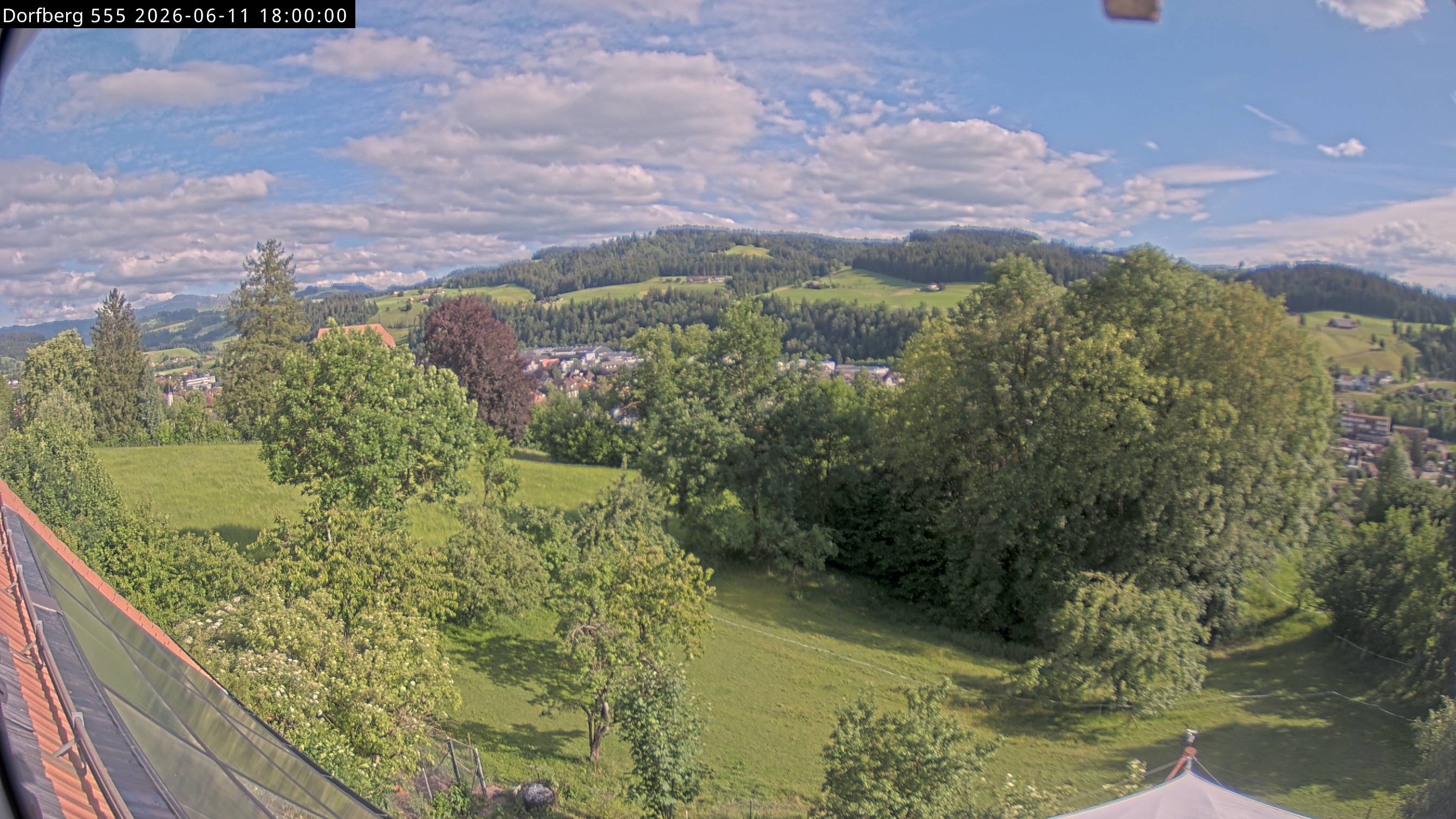 Webcam-Bild: Aussicht vom Dorfberg in Langnau 20260611-180000