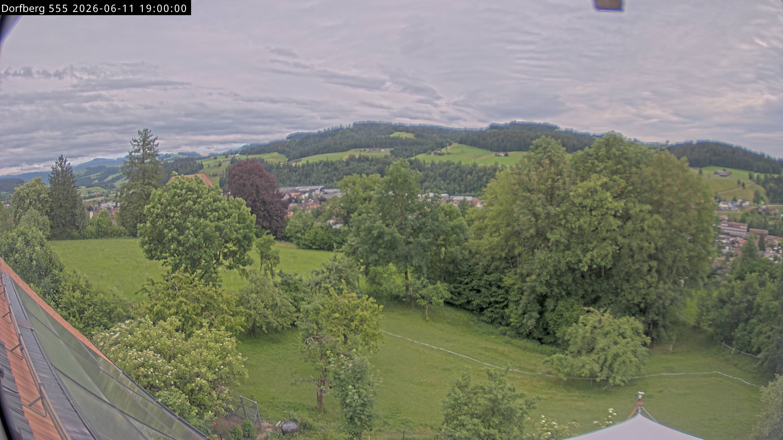 Webcam-Bild: Aussicht vom Dorfberg in Langnau 20260611-190000
