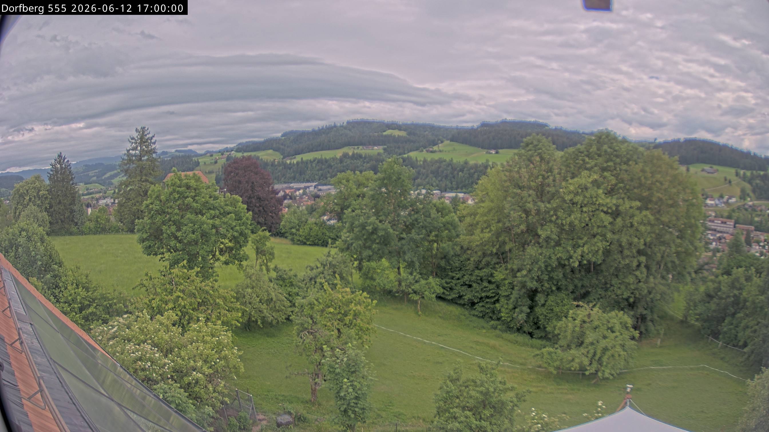 Webcam-Bild: Aussicht vom Dorfberg in Langnau 20260612-170000