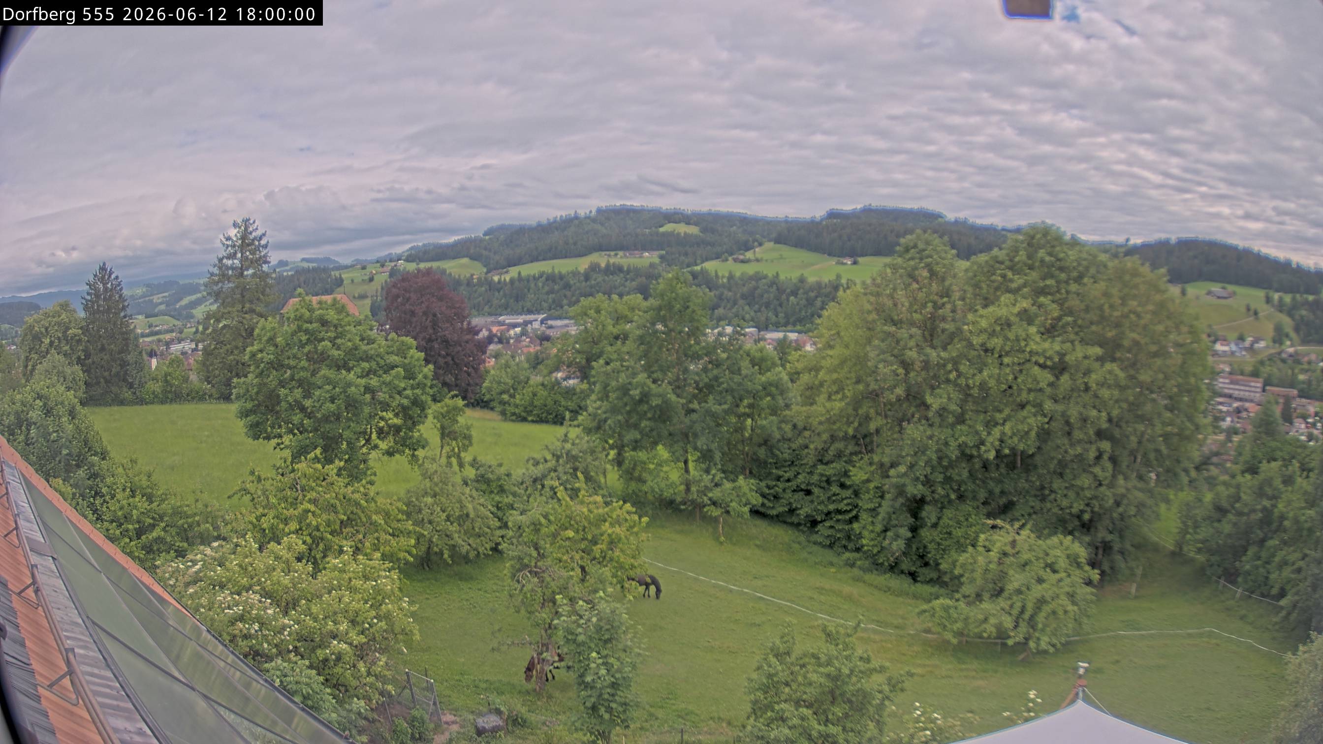 Webcam-Bild: Aussicht vom Dorfberg in Langnau 20260612-180000