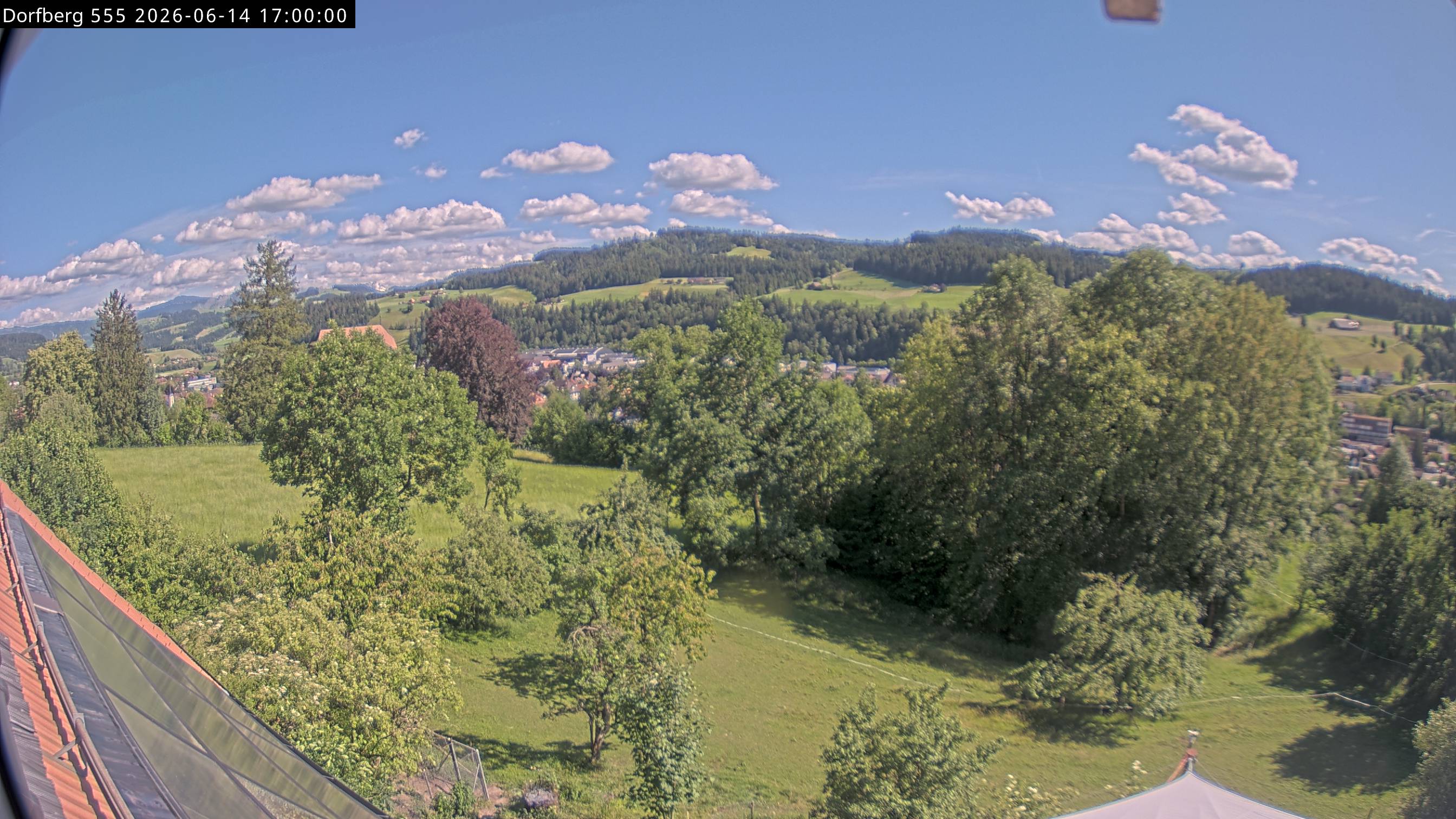 Webcam-Bild: Aussicht vom Dorfberg in Langnau 20260614-170000