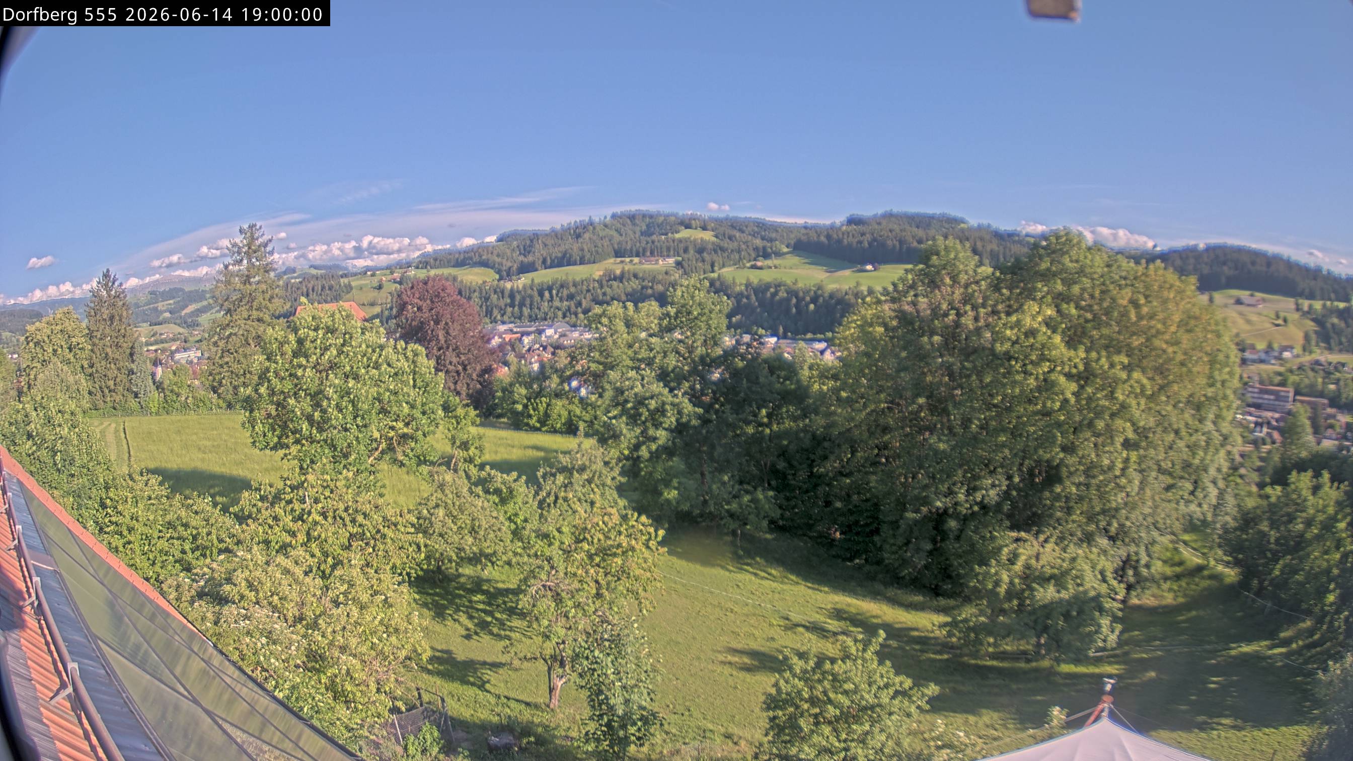Webcam-Bild: Aussicht vom Dorfberg in Langnau 20260614-190000