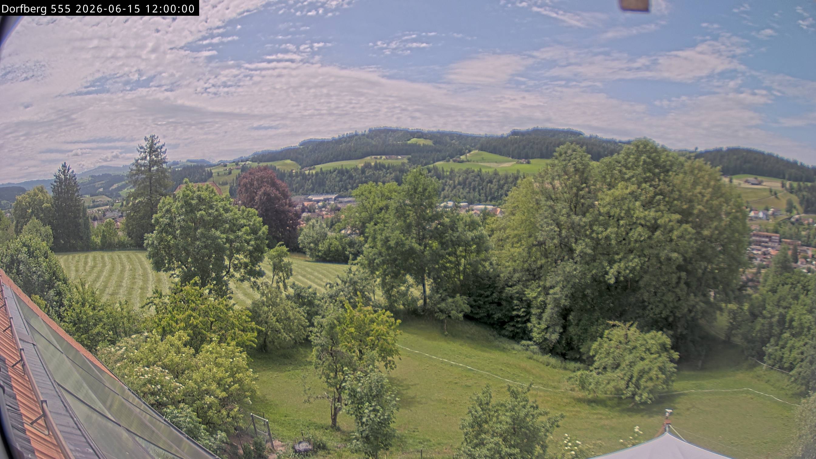 Webcam-Bild: Aussicht vom Dorfberg in Langnau 20260615-120000