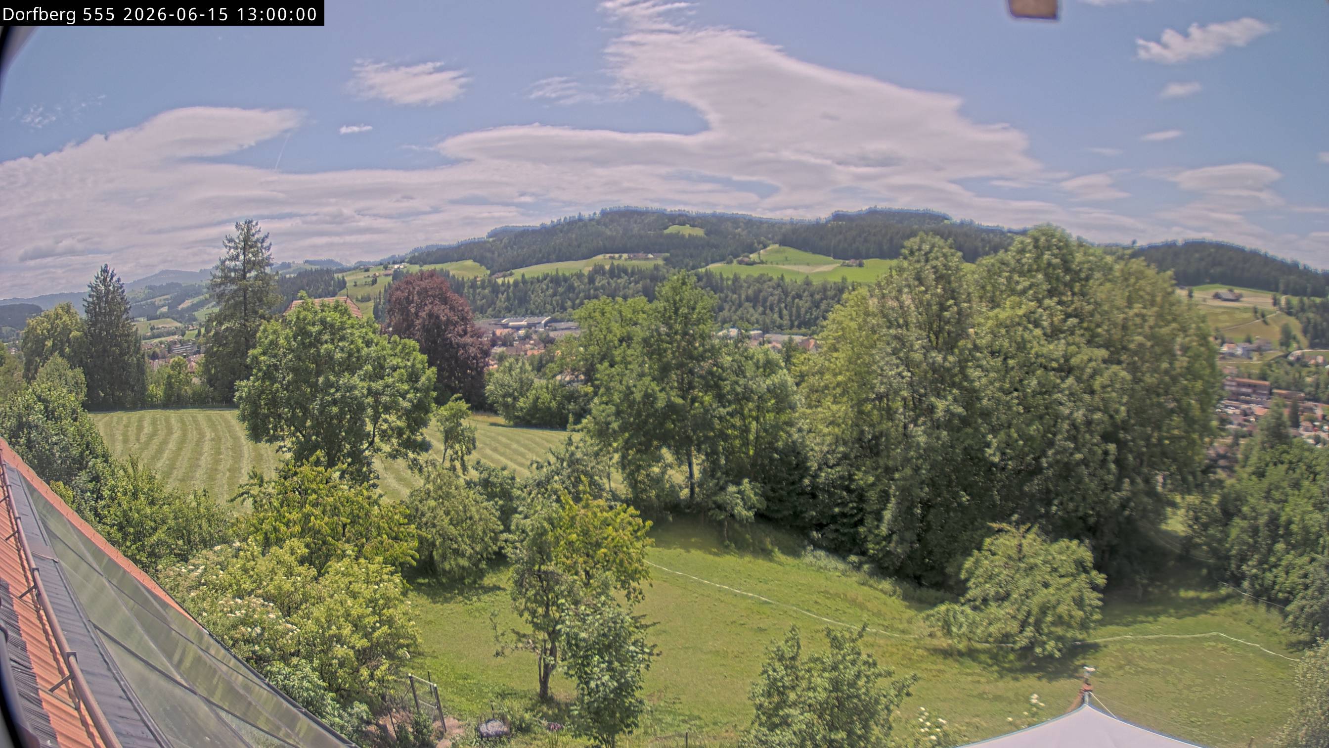 Webcam-Bild: Aussicht vom Dorfberg in Langnau 20260615-130000