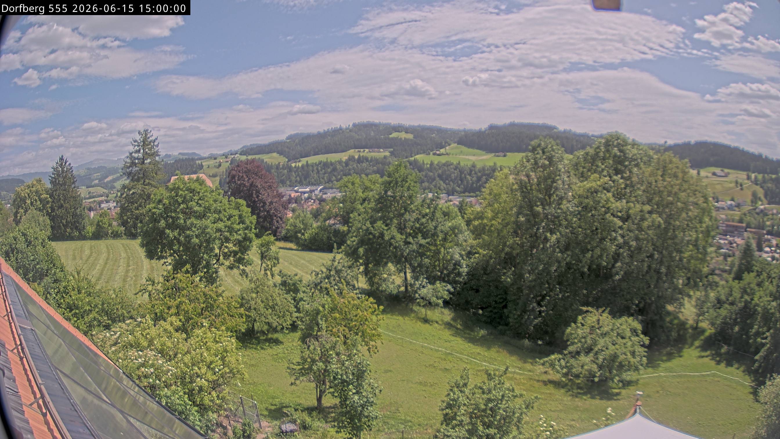 Webcam-Bild: Aussicht vom Dorfberg in Langnau 20260615-150000