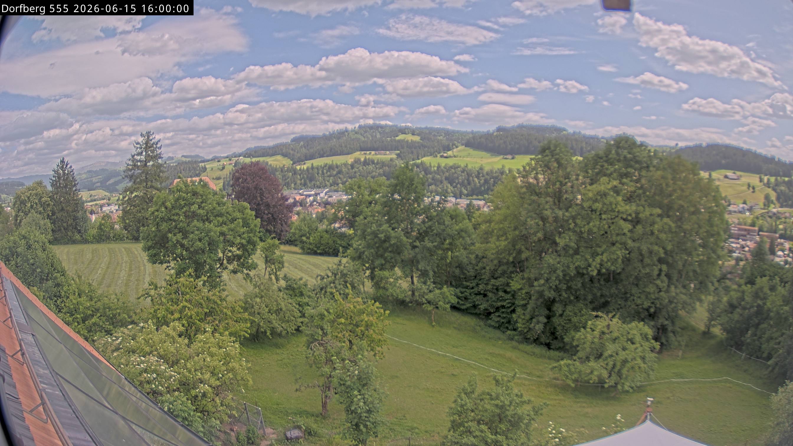 Webcam-Bild: Aussicht vom Dorfberg in Langnau 20260615-160000