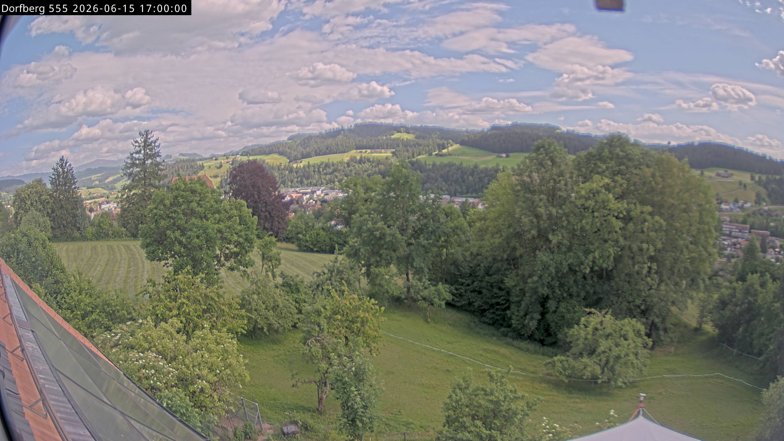 Webcam-Bild: Aussicht vom Dorfberg in Langnau 20260615-170000