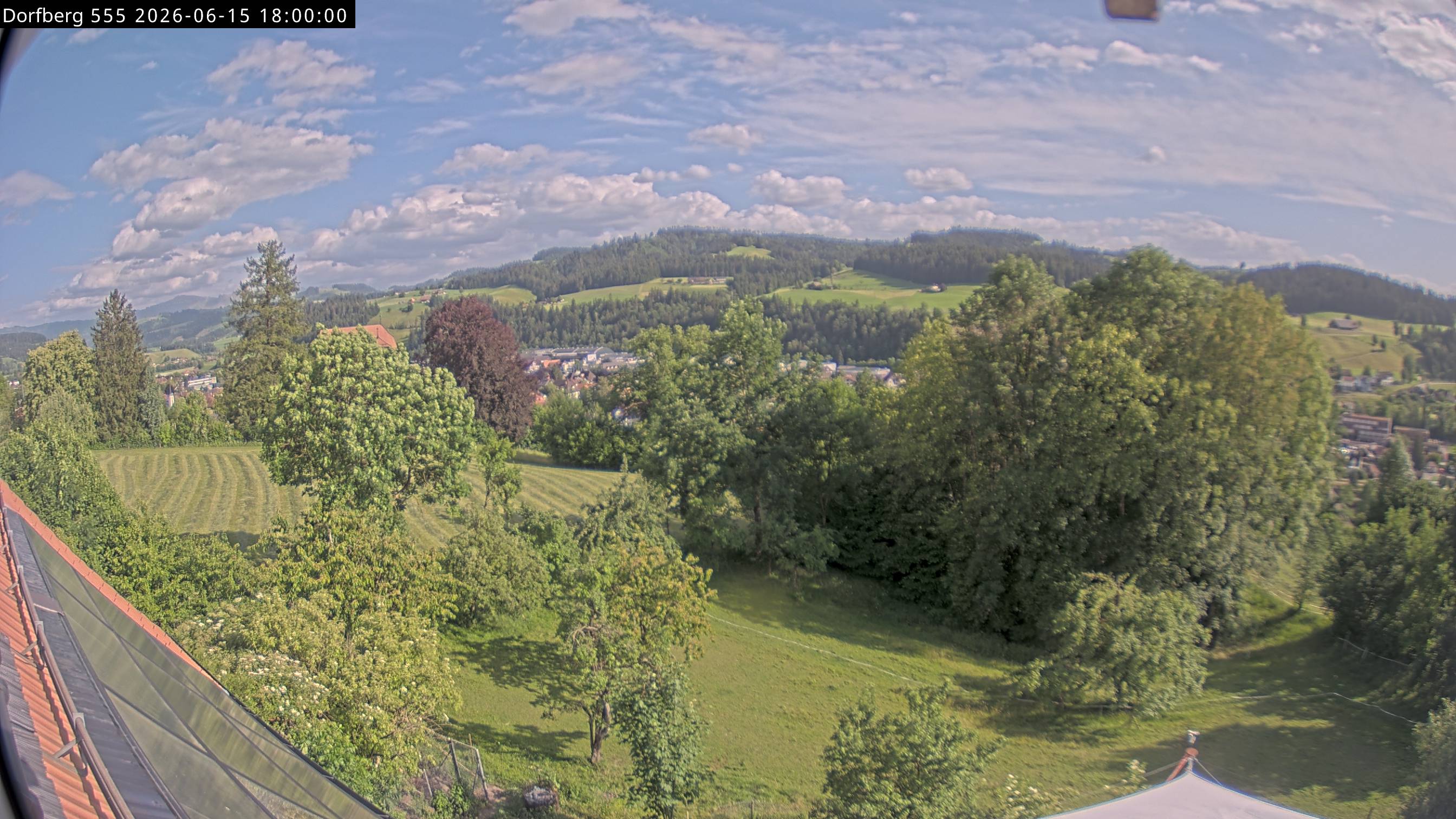 Webcam-Bild: Aussicht vom Dorfberg in Langnau 20260615-180000