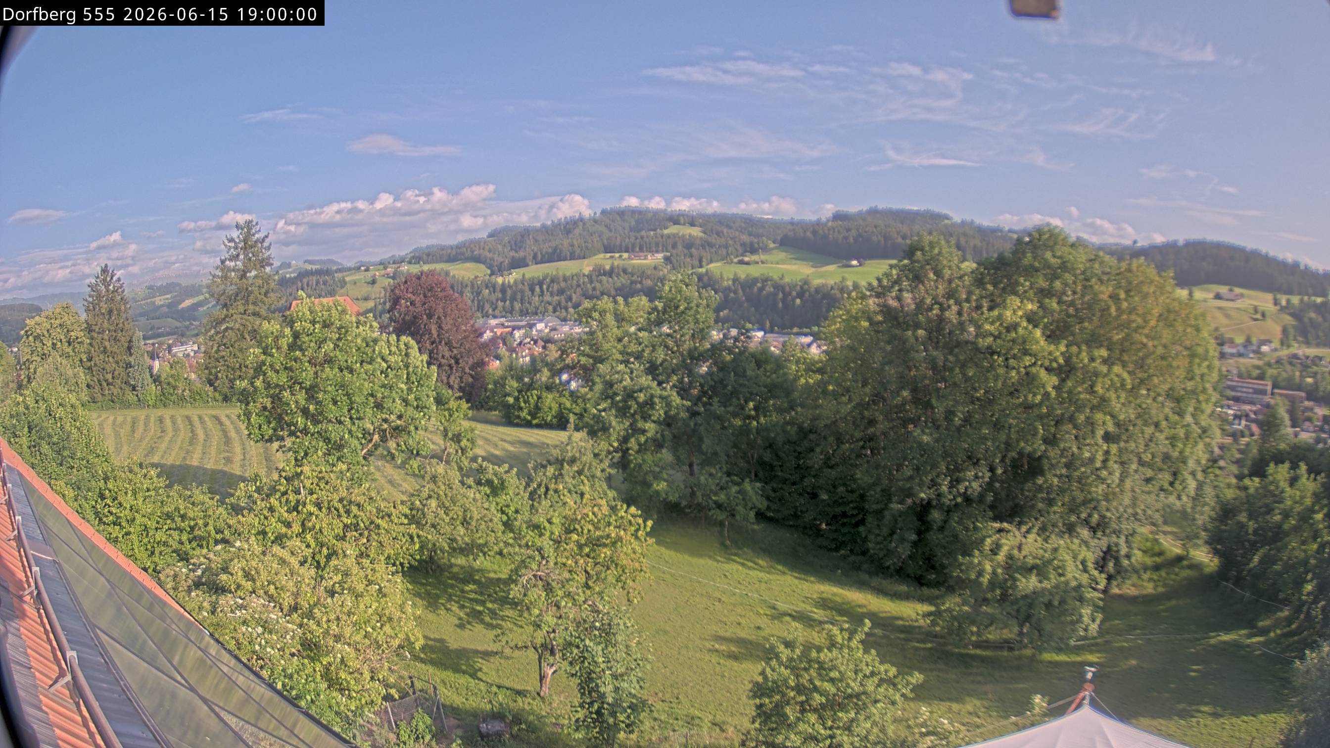 Webcam-Bild: Aussicht vom Dorfberg in Langnau 20260615-190000