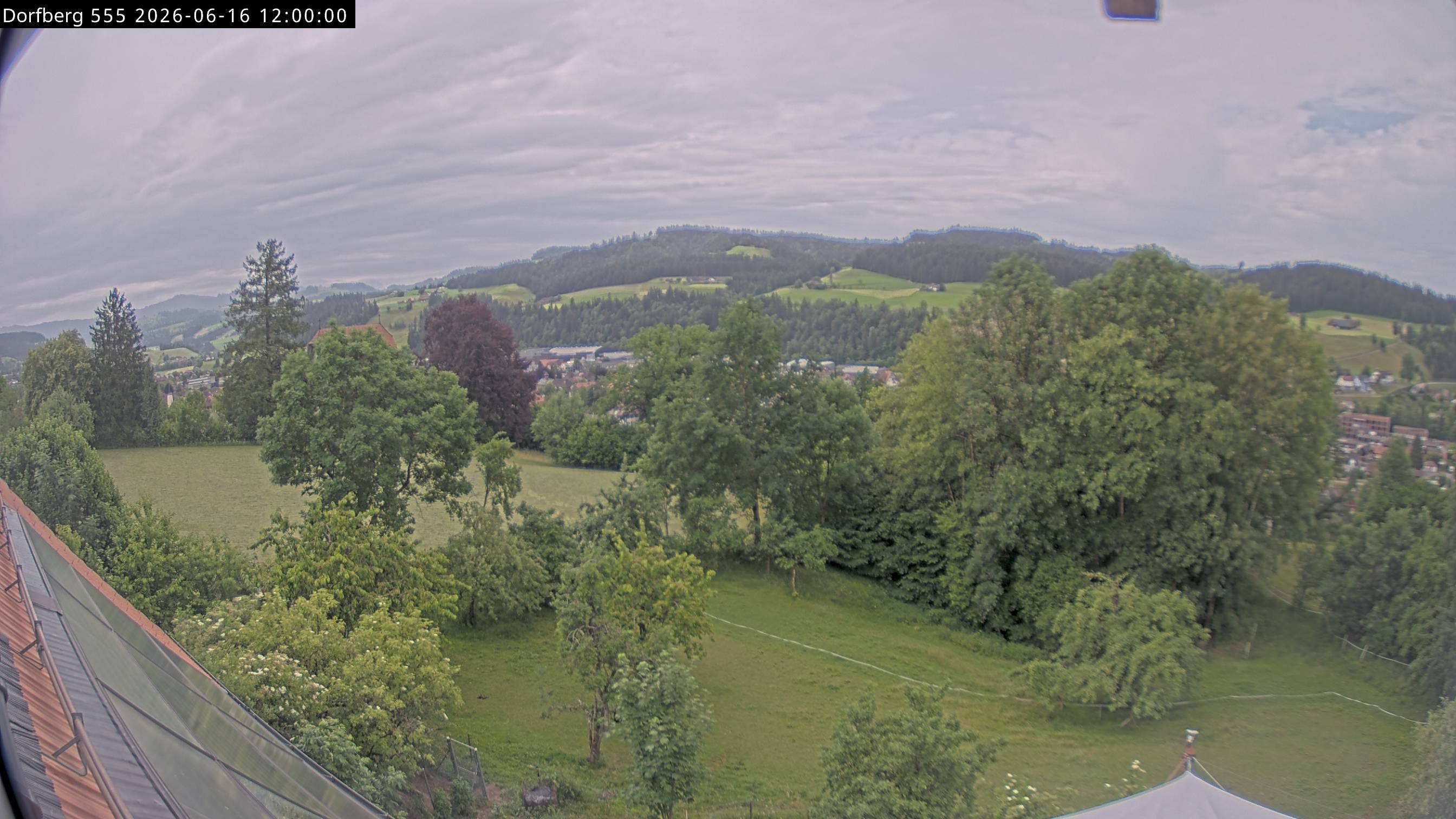 Webcam-Bild: Aussicht vom Dorfberg in Langnau 20260616-120000