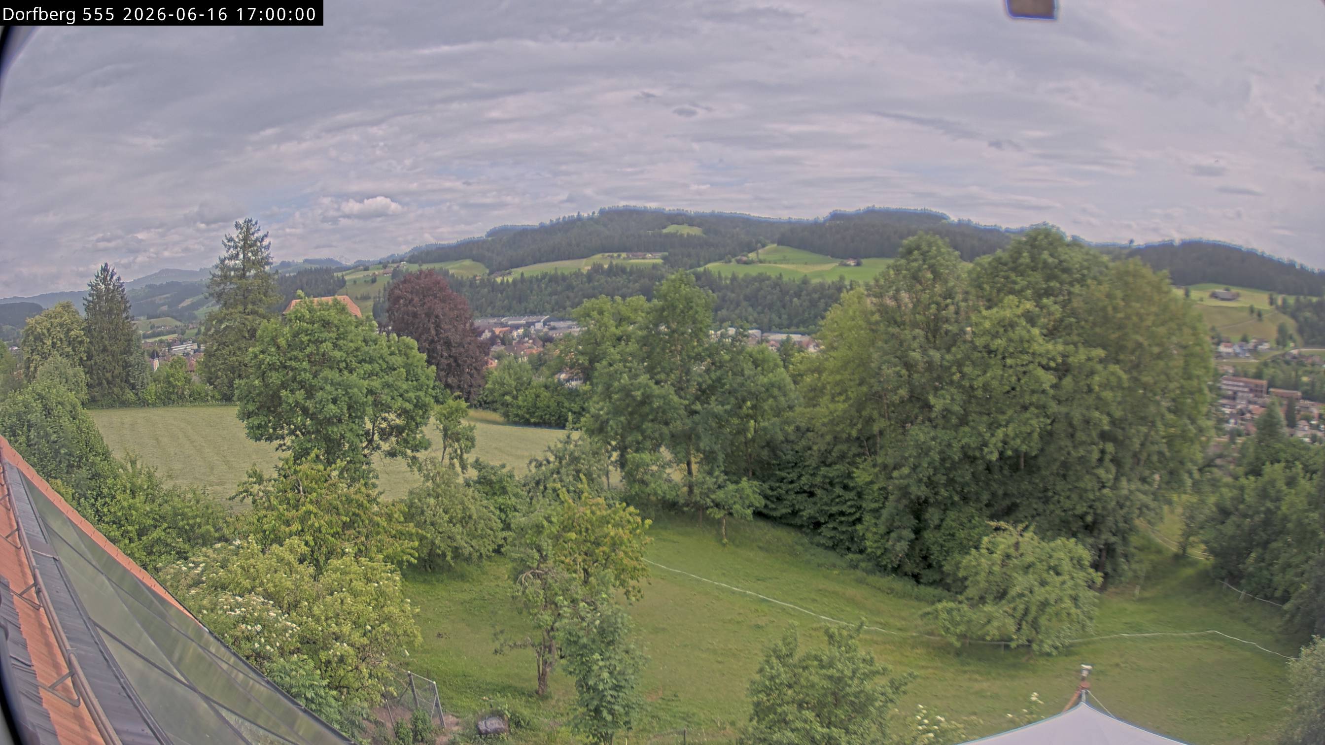 Webcam-Bild: Aussicht vom Dorfberg in Langnau 20260616-170000