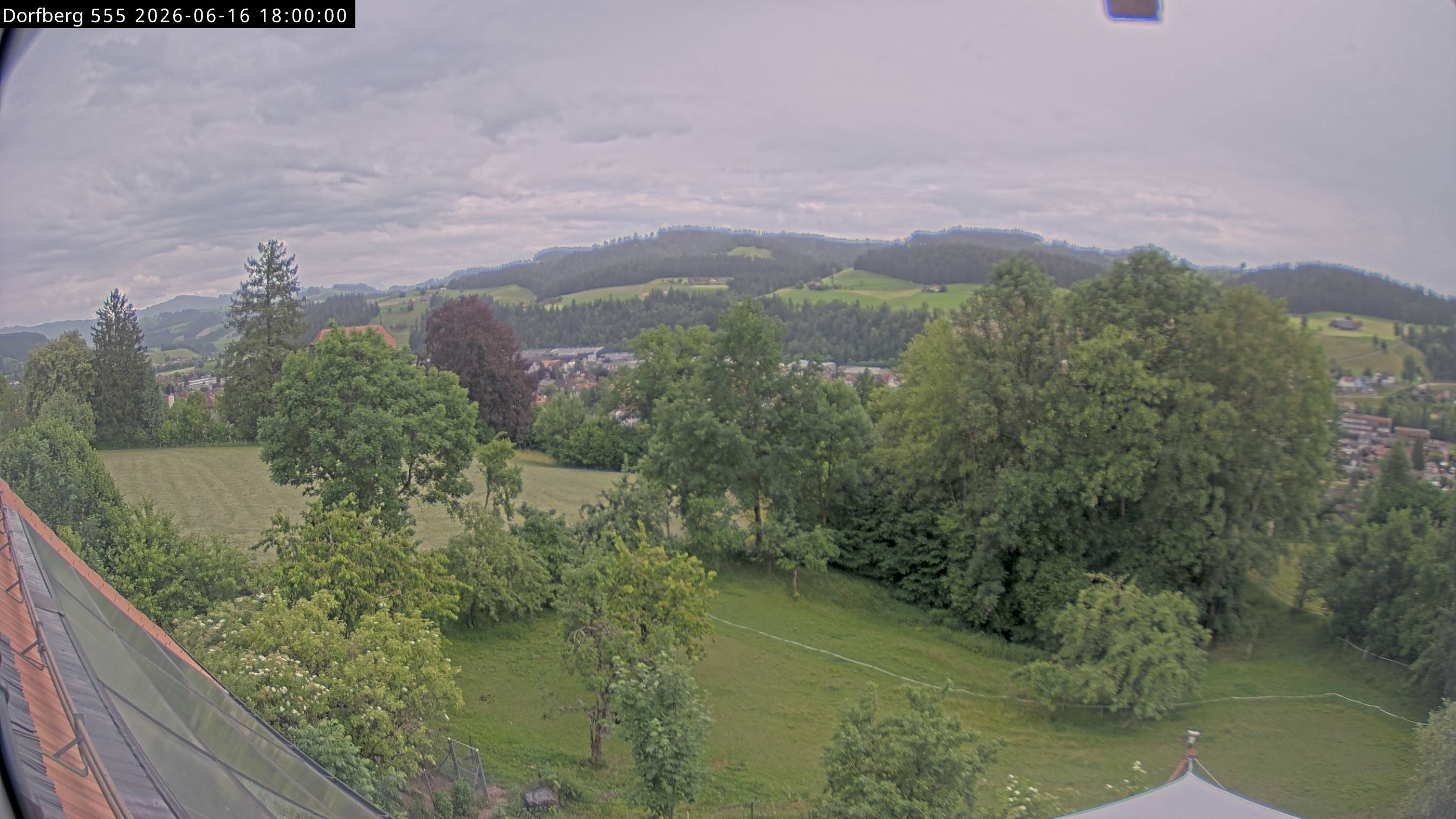 Webcam-Bild: Aussicht vom Dorfberg in Langnau 20260616-180000