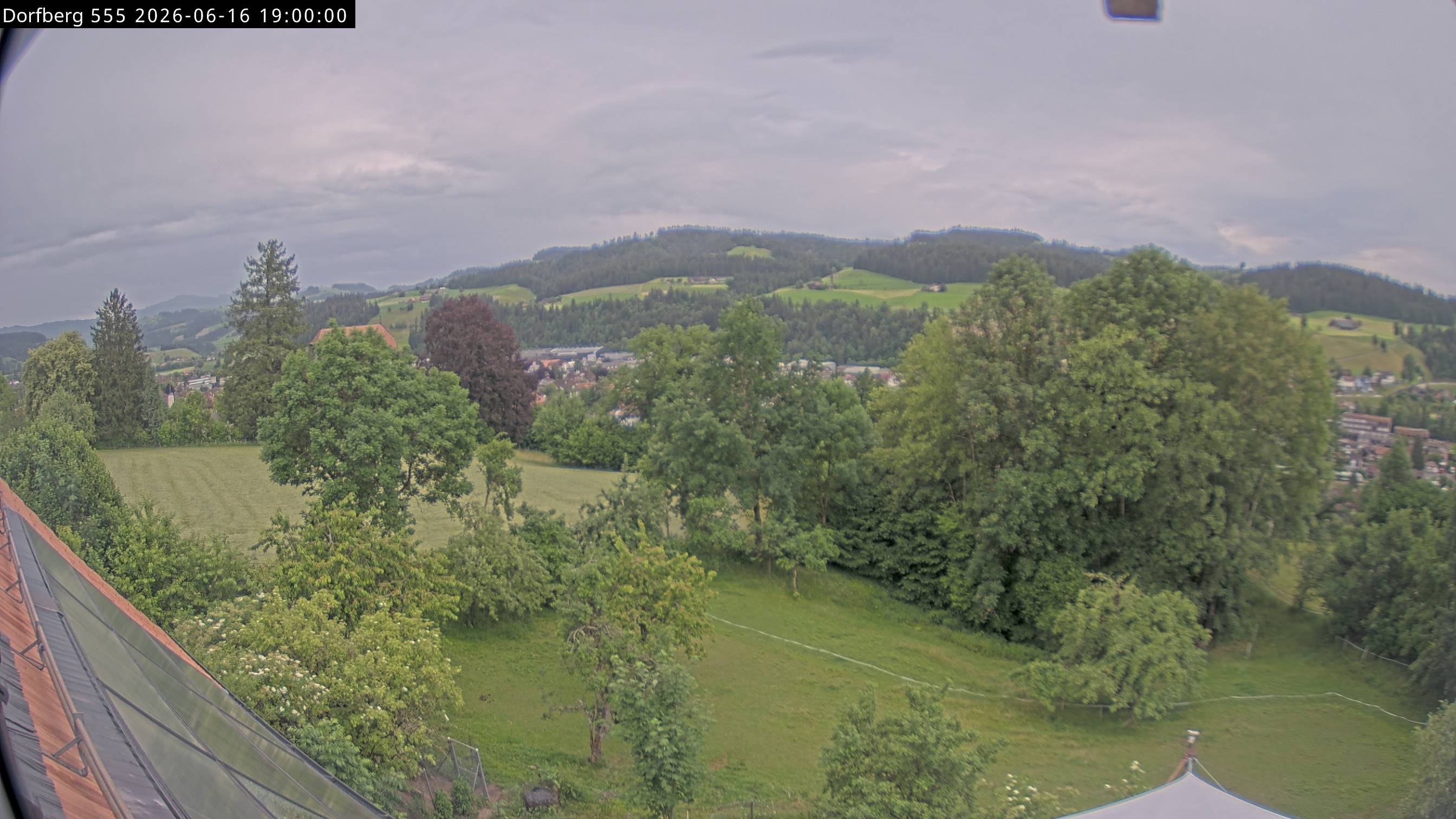 Webcam-Bild: Aussicht vom Dorfberg in Langnau 20260616-190000