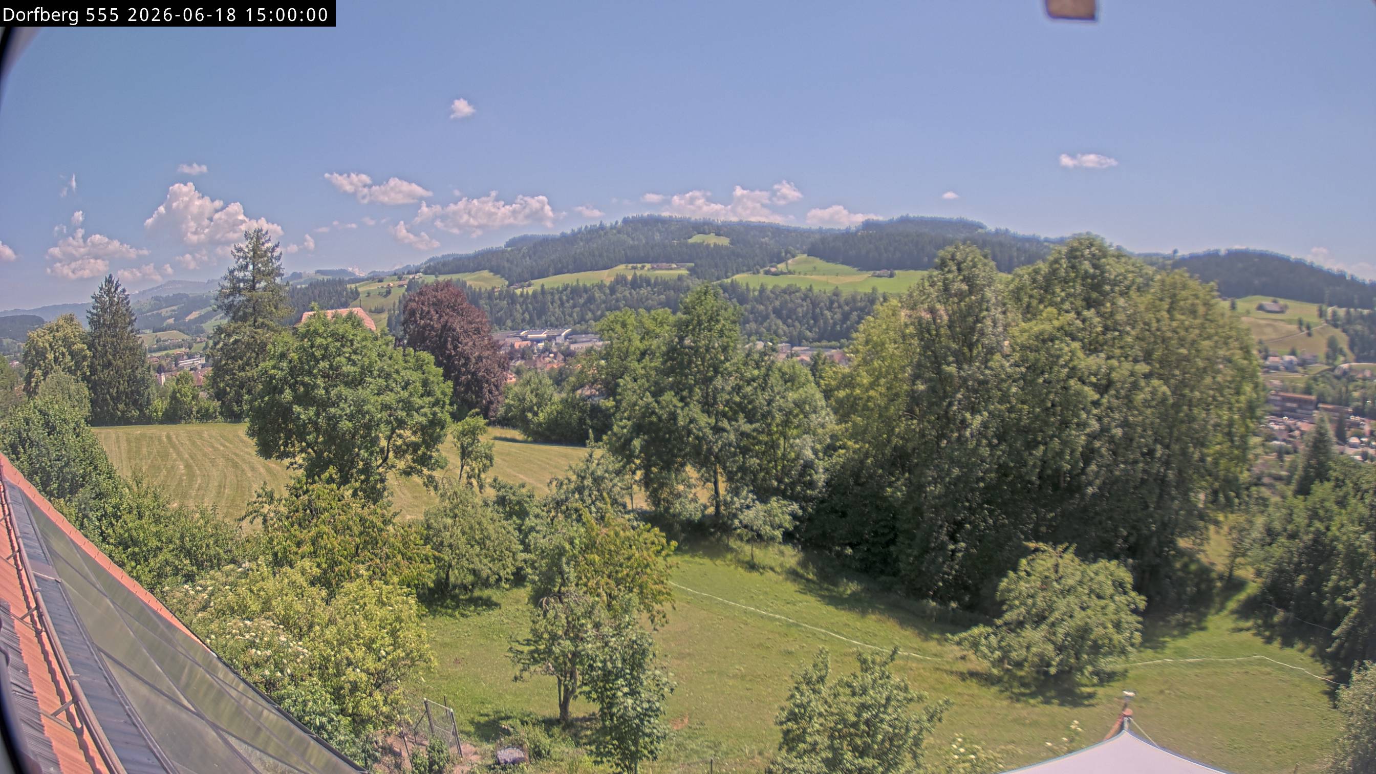 Webcam-Bild: Aussicht vom Dorfberg in Langnau 20260618-150000