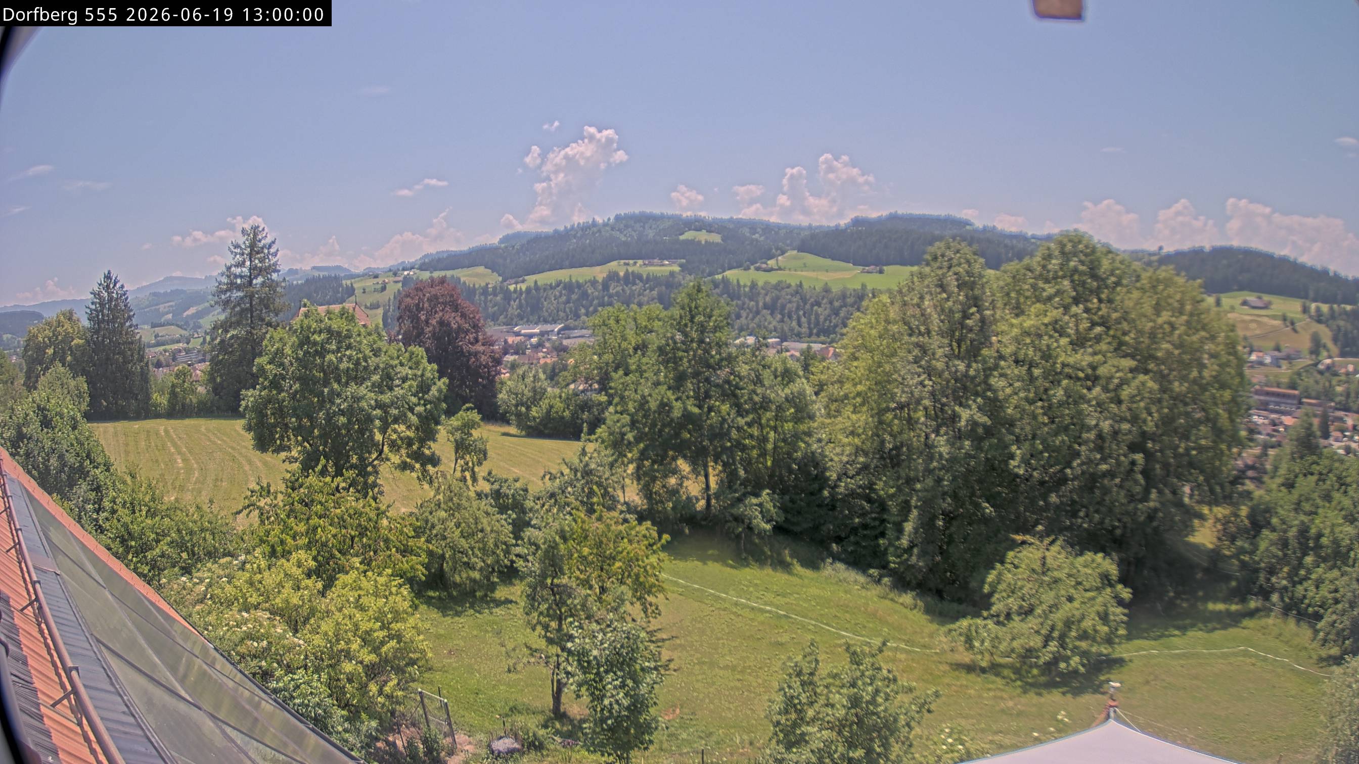 Webcam-Bild: Aussicht vom Dorfberg in Langnau 20260619-130000
