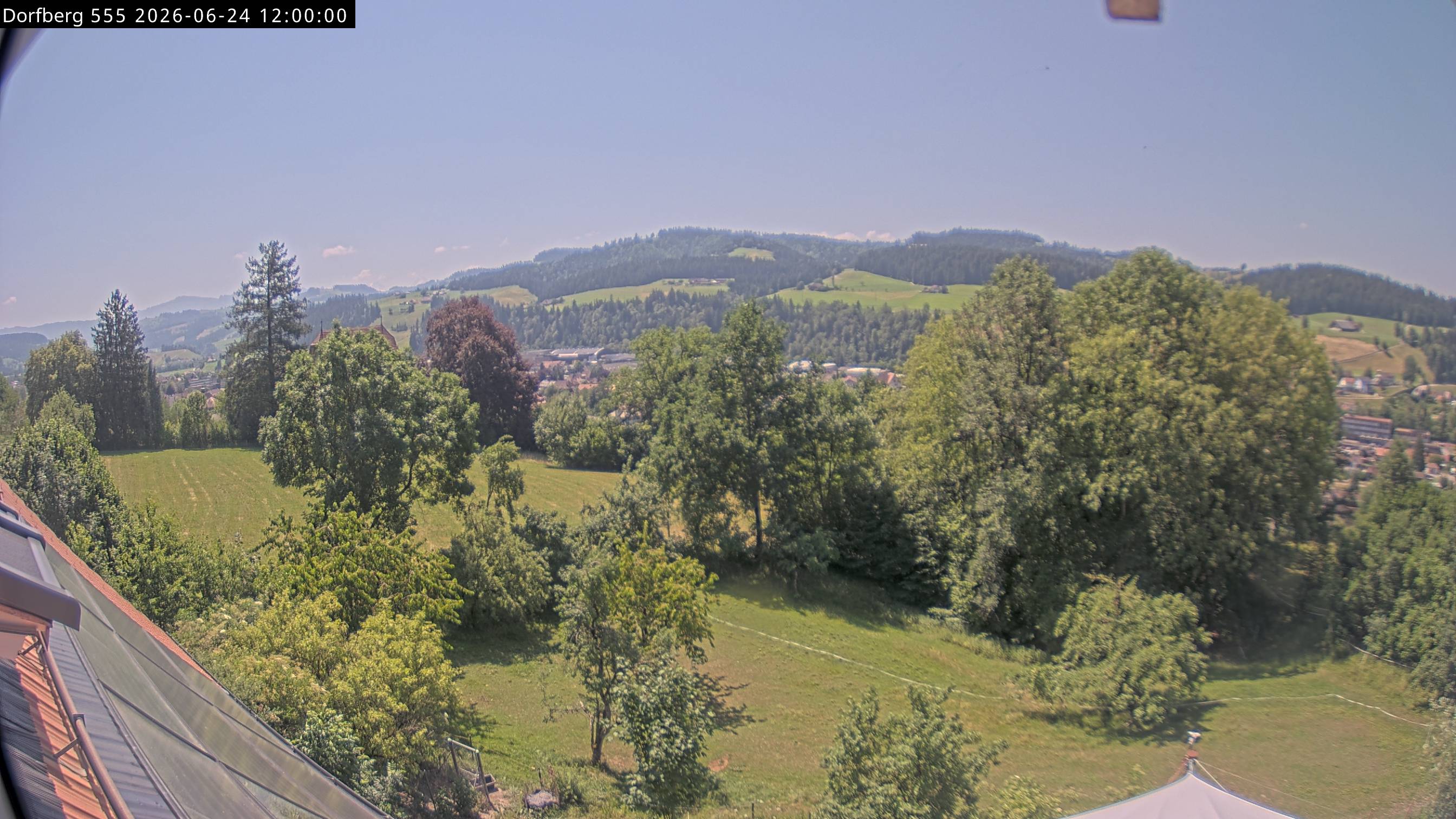 Webcam-Bild: Aussicht vom Dorfberg in Langnau 20260624-120000