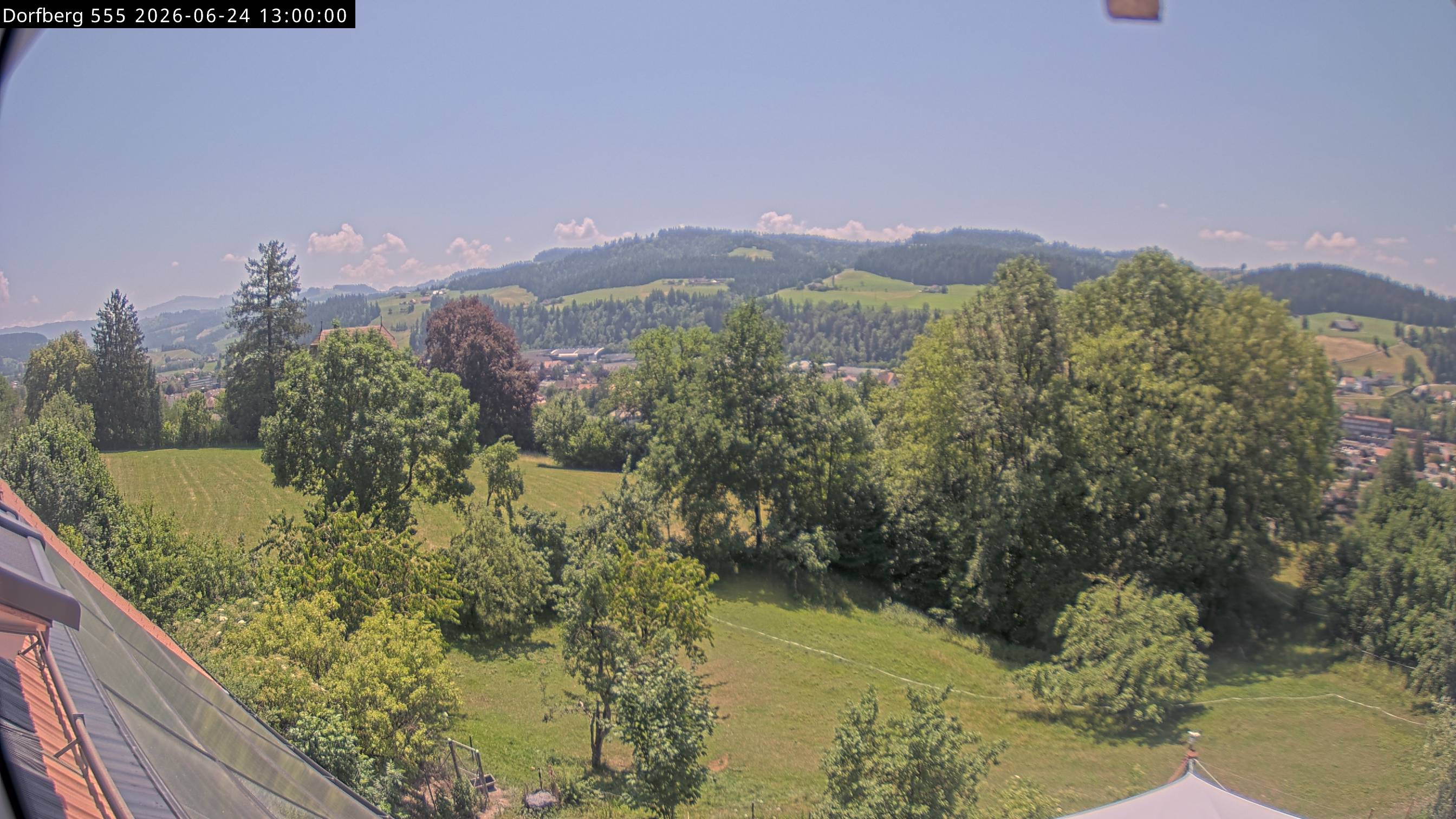 Webcam-Bild: Aussicht vom Dorfberg in Langnau 20260624-130000