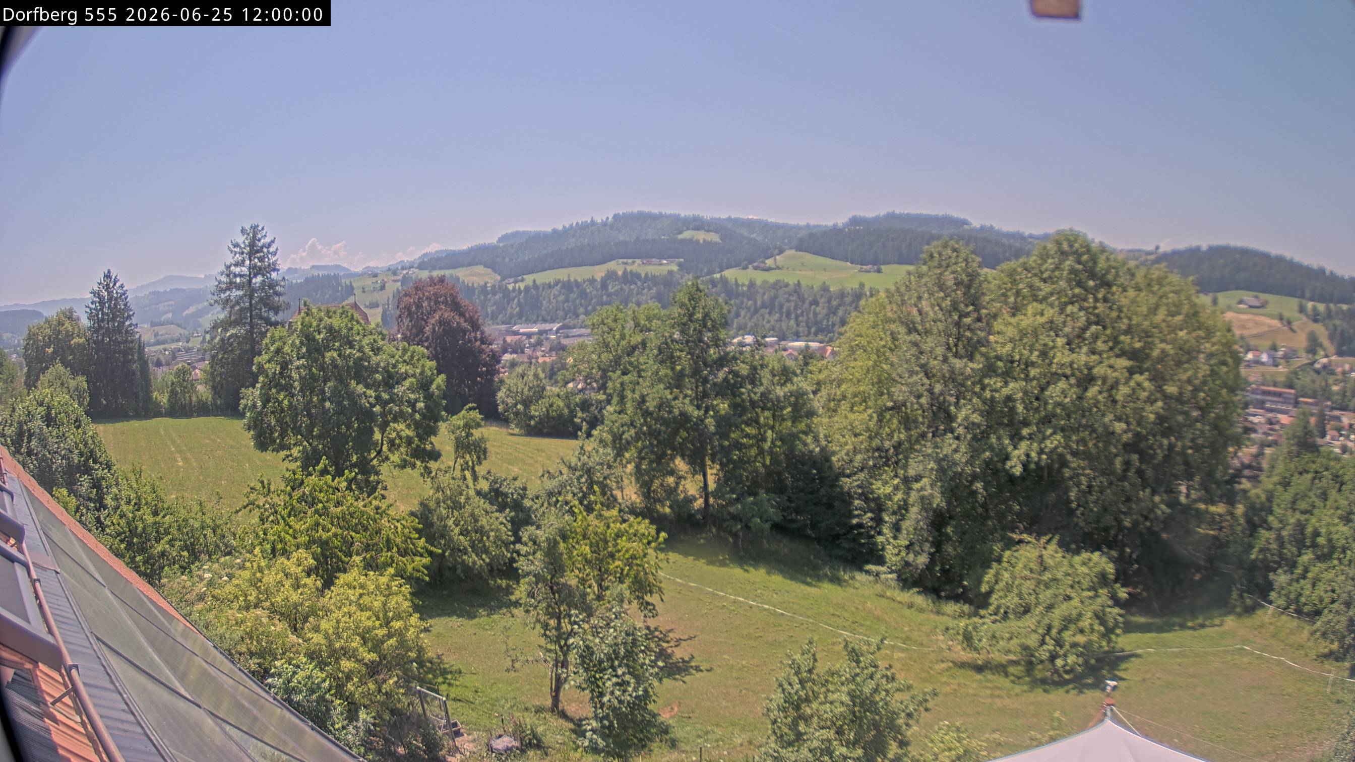 Webcam-Bild: Aussicht vom Dorfberg in Langnau 20260625-120000