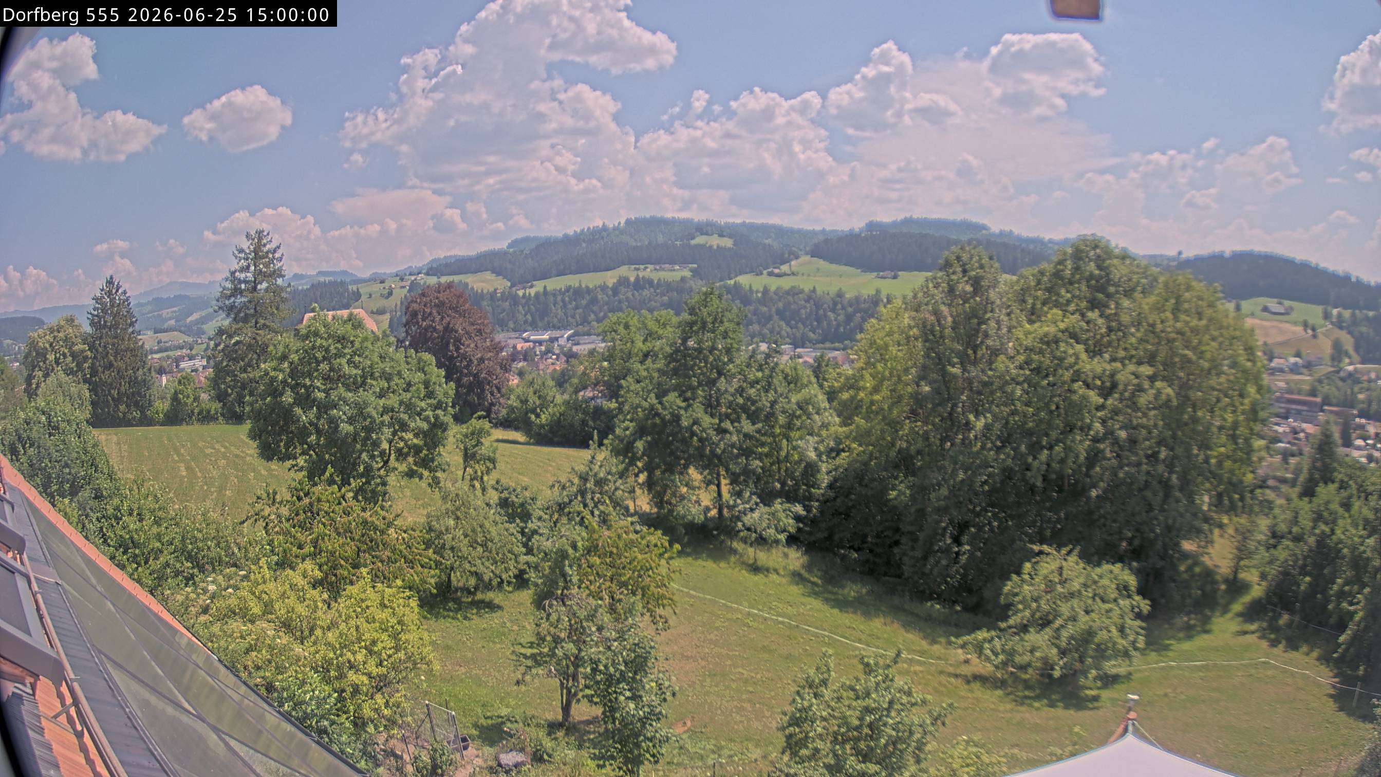 Webcam-Bild: Aussicht vom Dorfberg in Langnau 20260625-150000